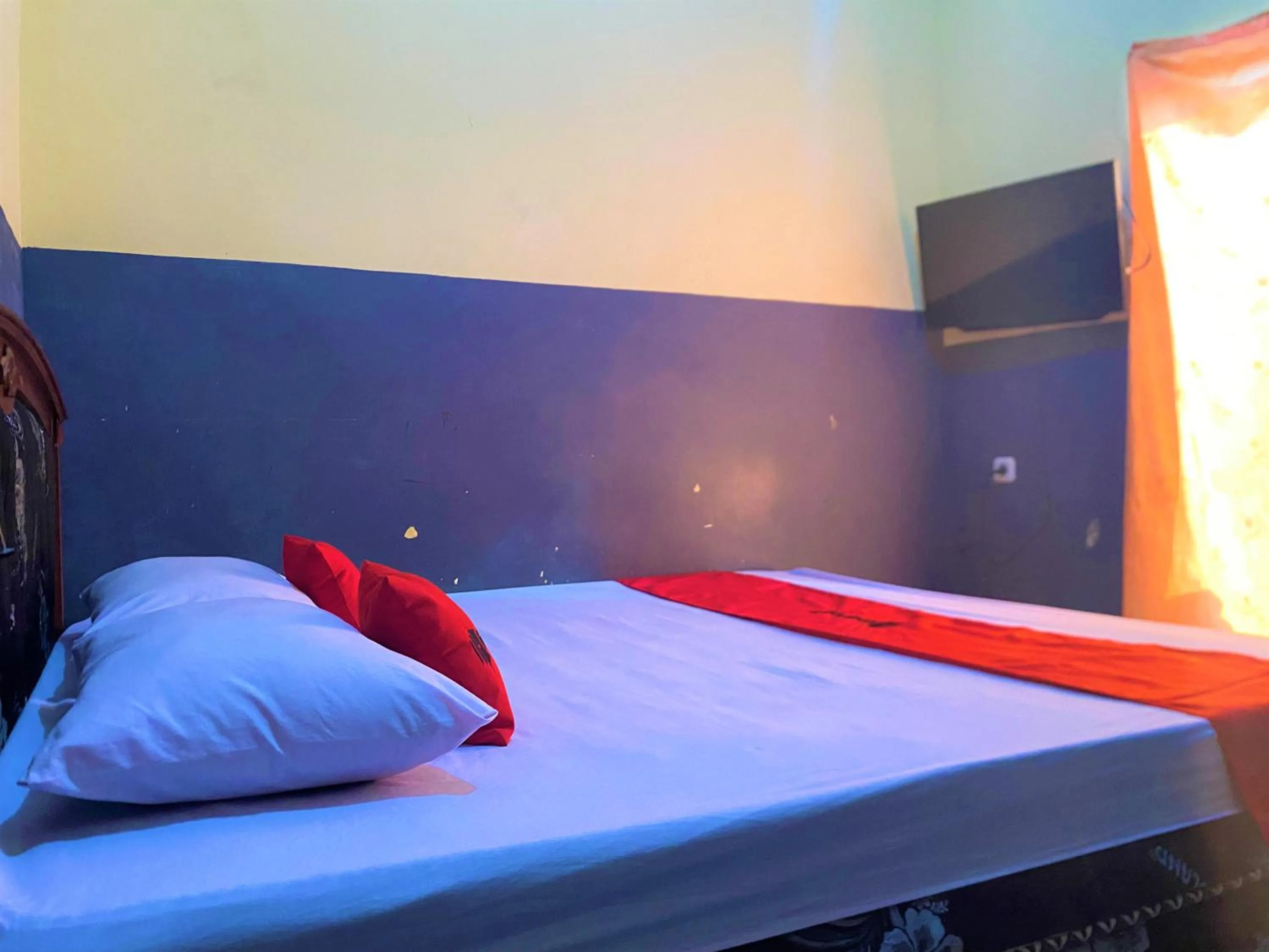 Bedroom, Bed in RedDoorz @ Wisma Sentosa Palopo