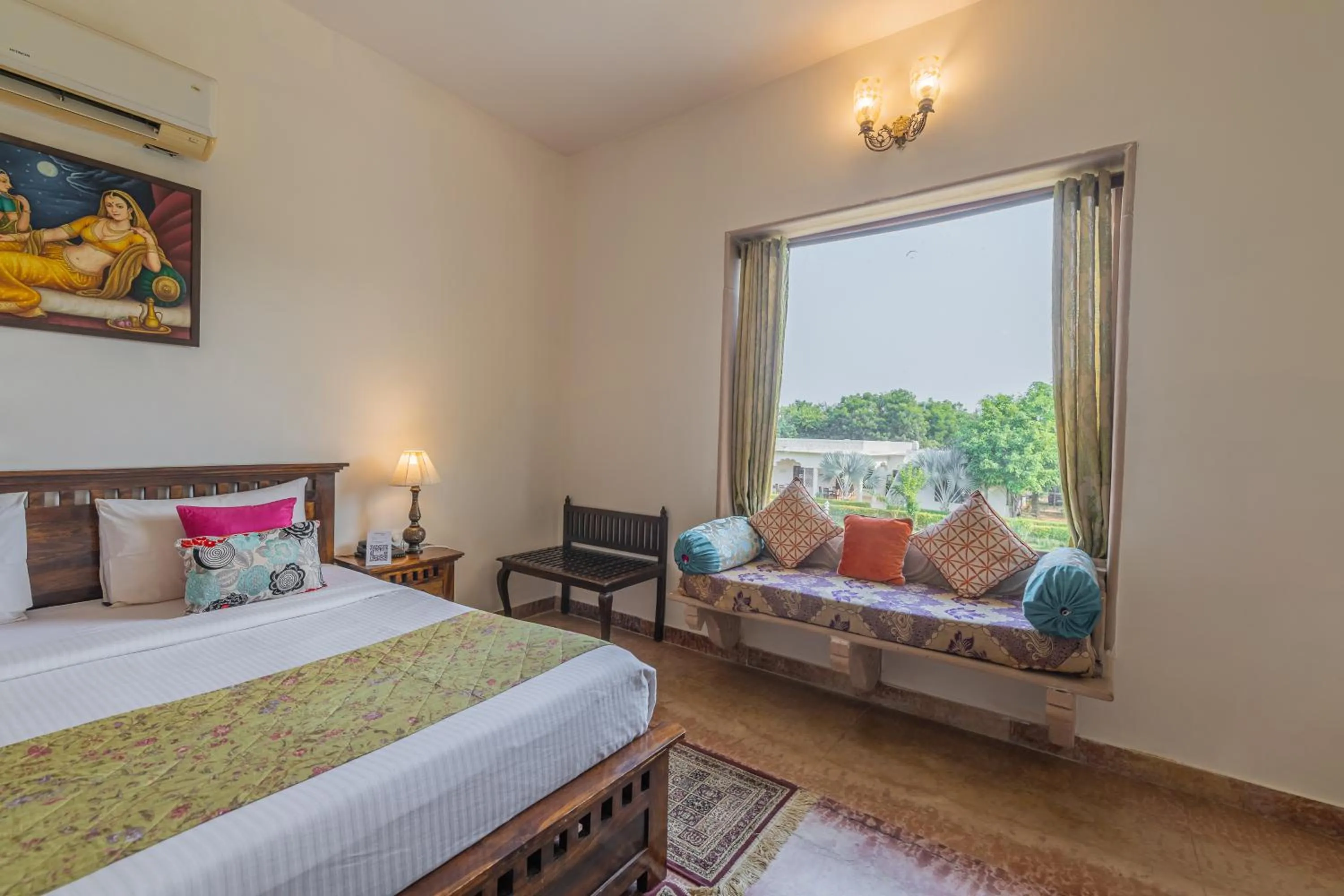 Bed in ClarksInn Suites Ranthambhore