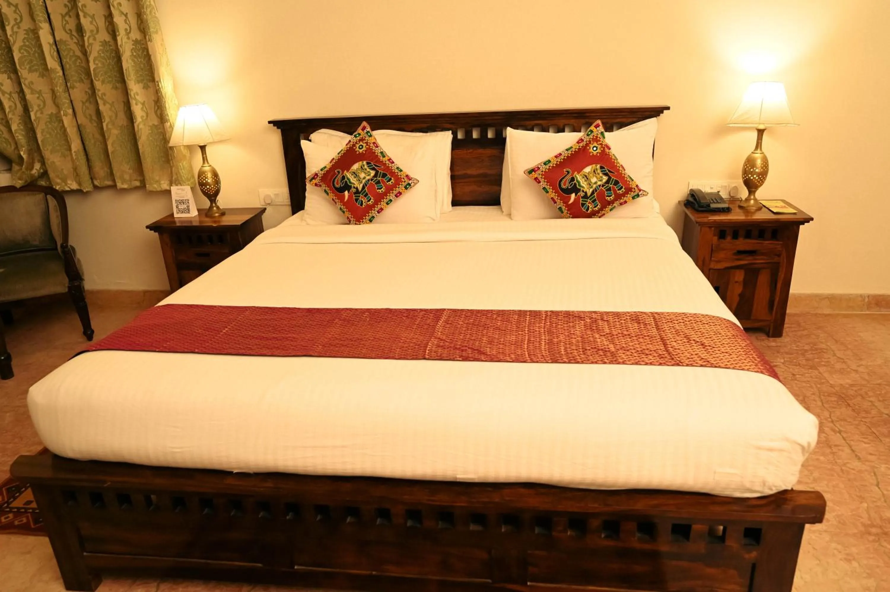 Bed in ClarksInn Suites Ranthambhore