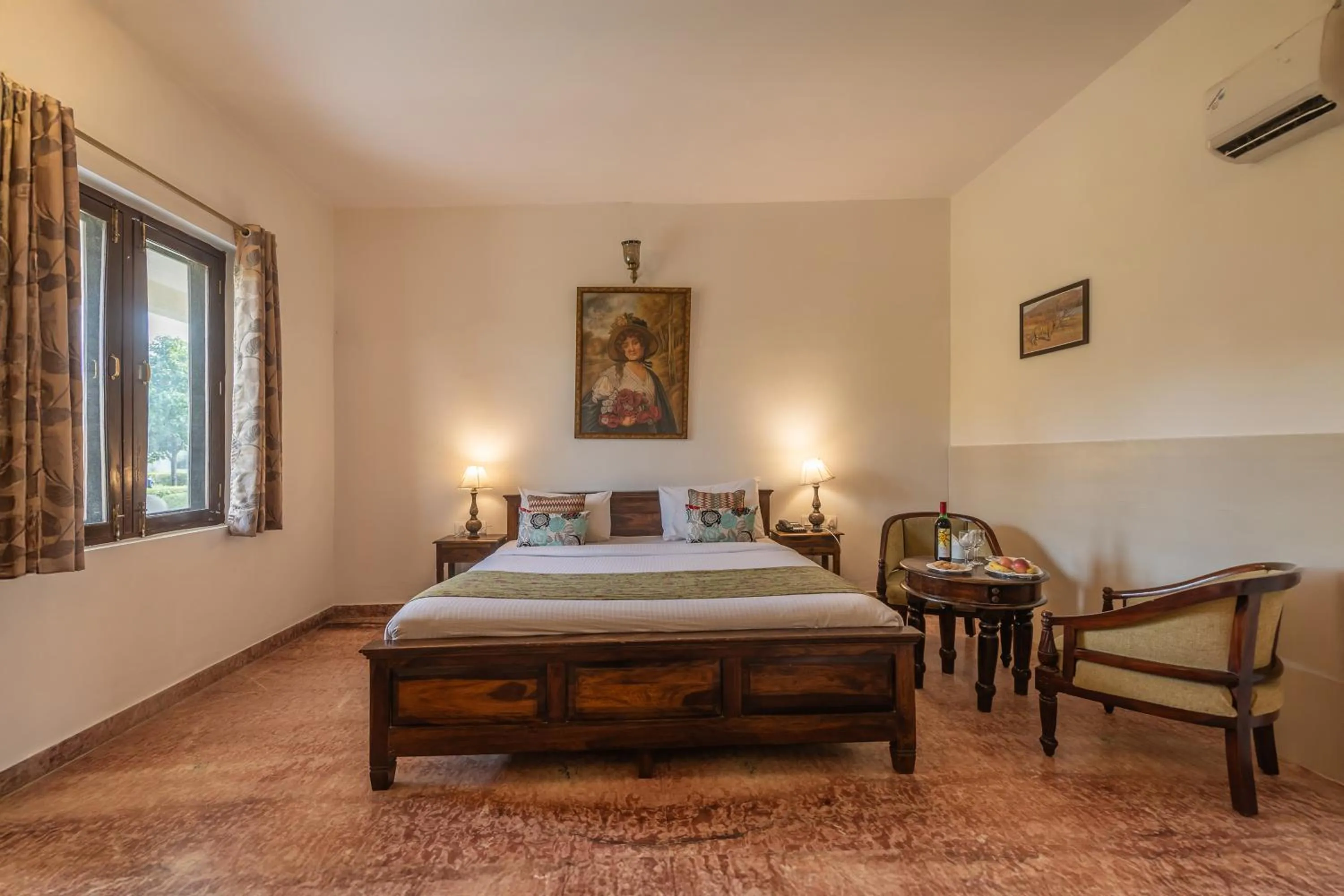 Bed in ClarksInn Suites Ranthambhore