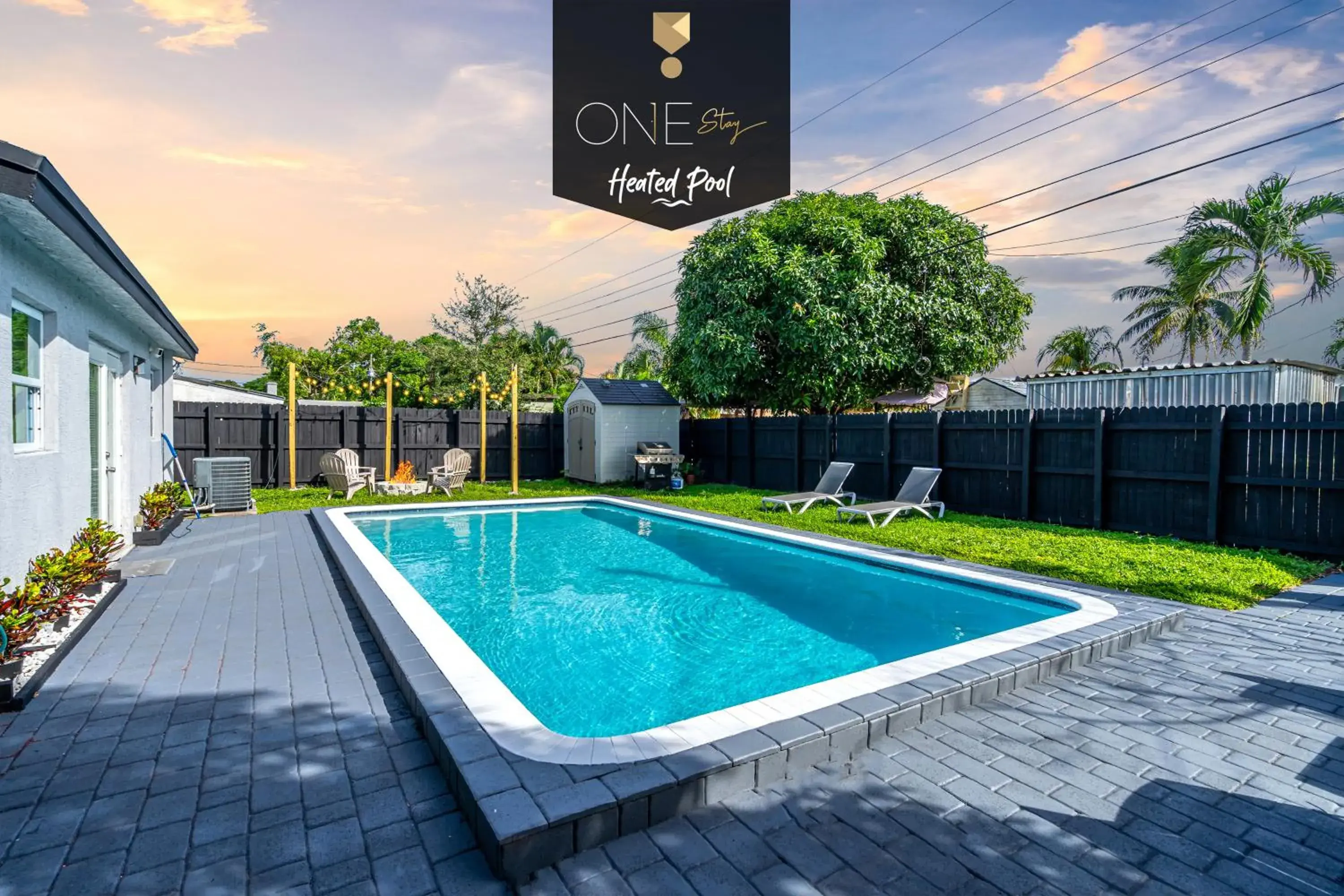 Trendy Family Home -Heated Pool Trendy Family Home -Heated Pool