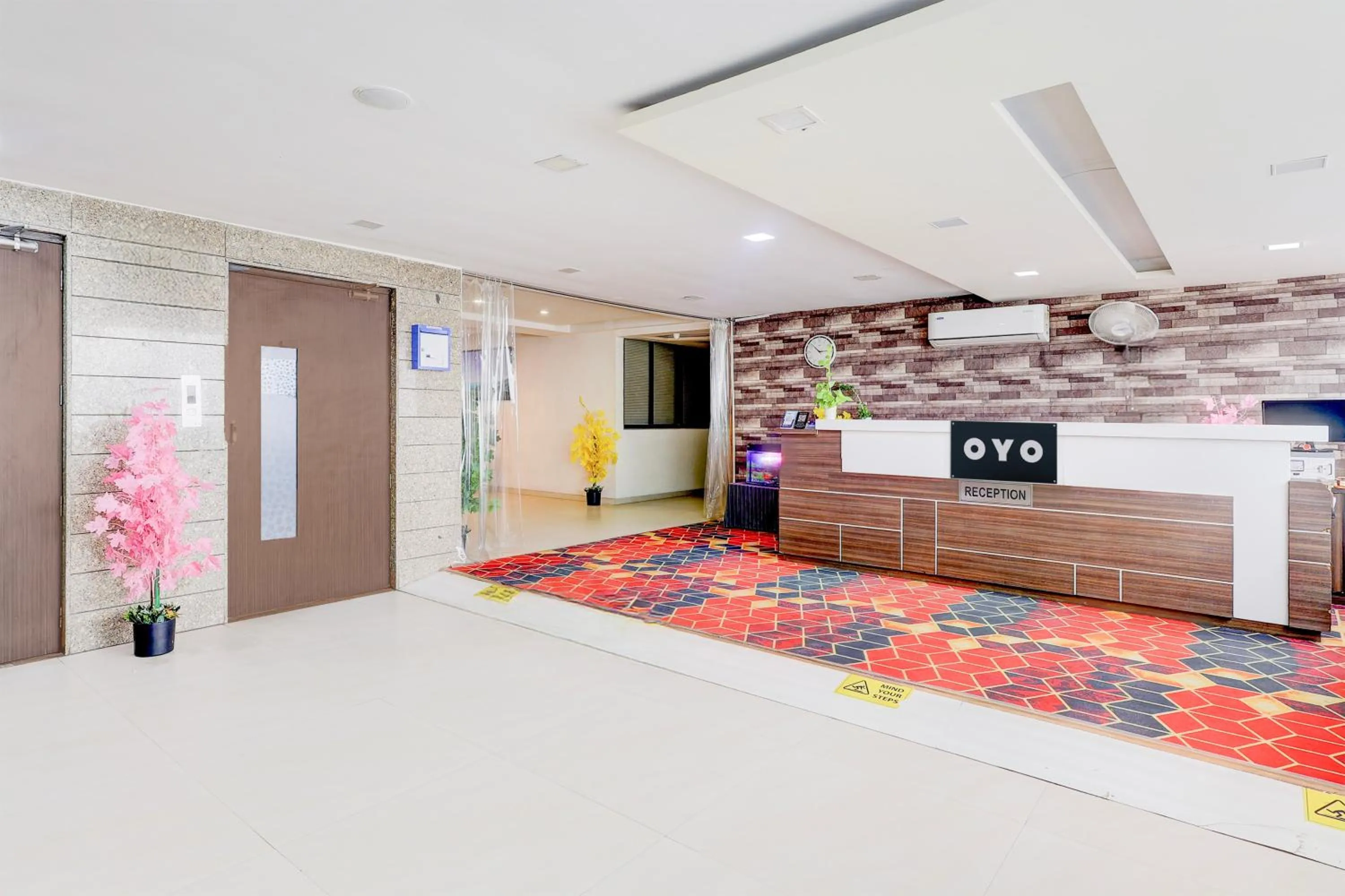 Restaurant/places to eat, Bed in FabHotel Skyland