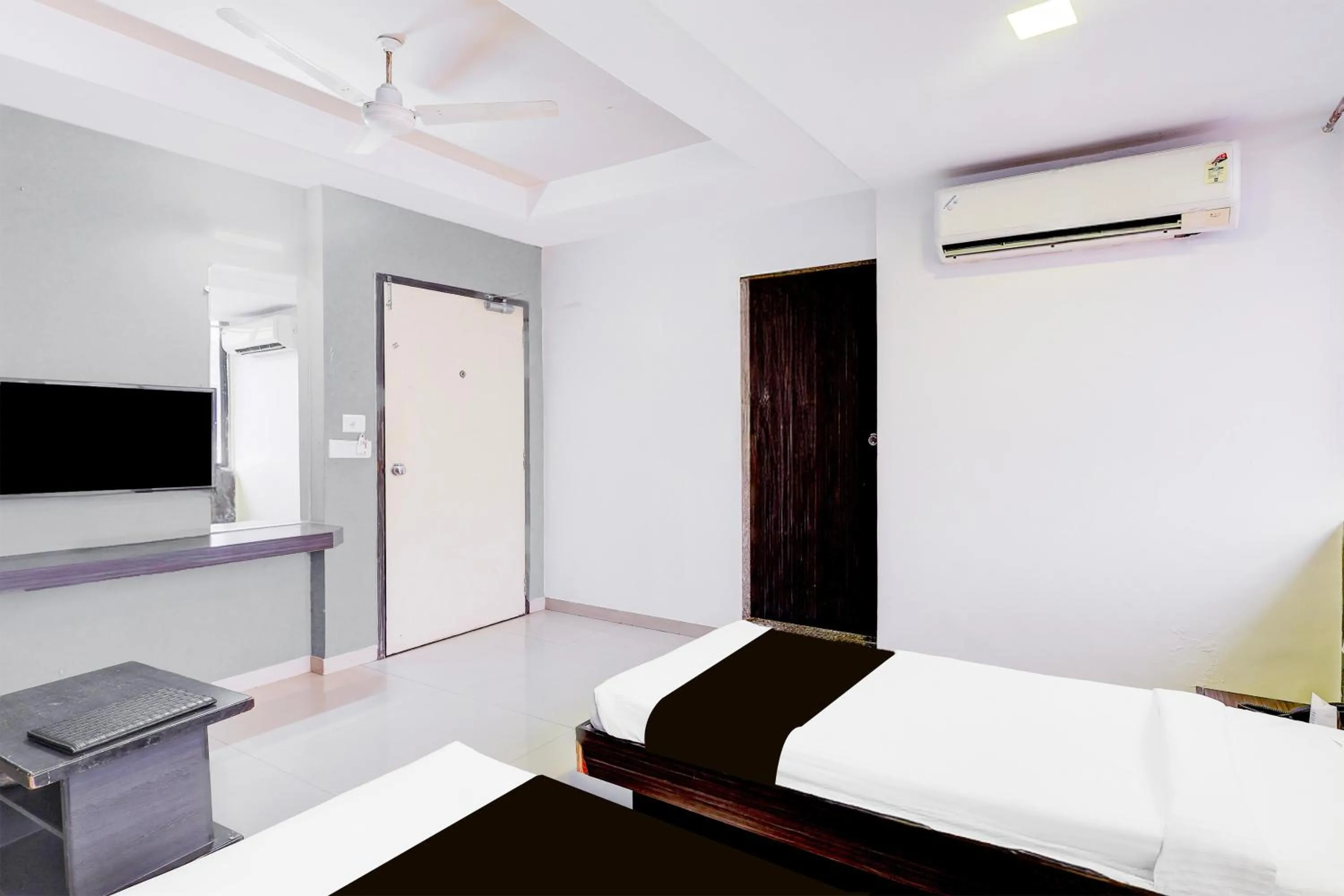 Bedroom, Bed in FabHotel Skyland