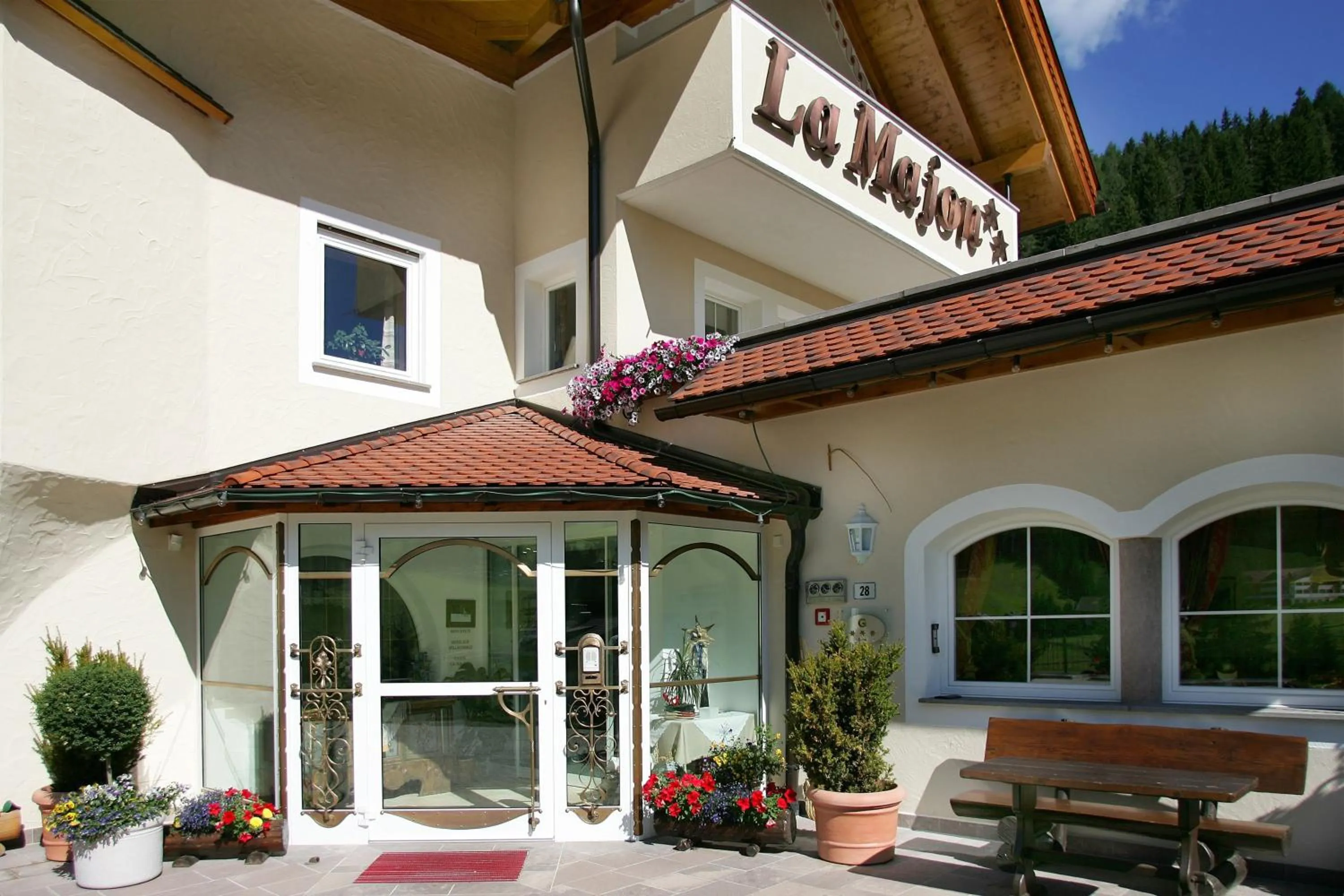 Facade/entrance in Garni La Majon