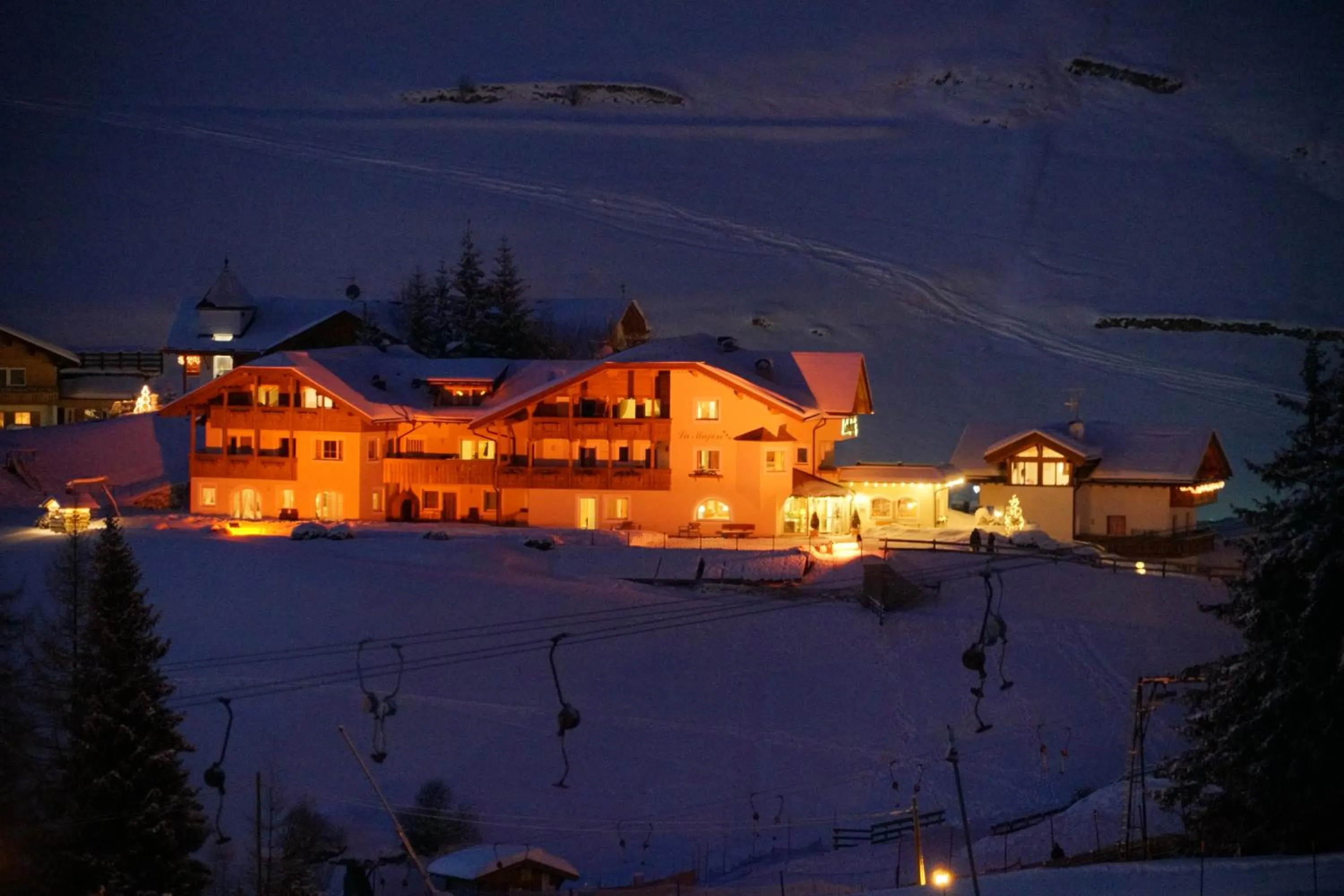 Property building in Garni La Majon