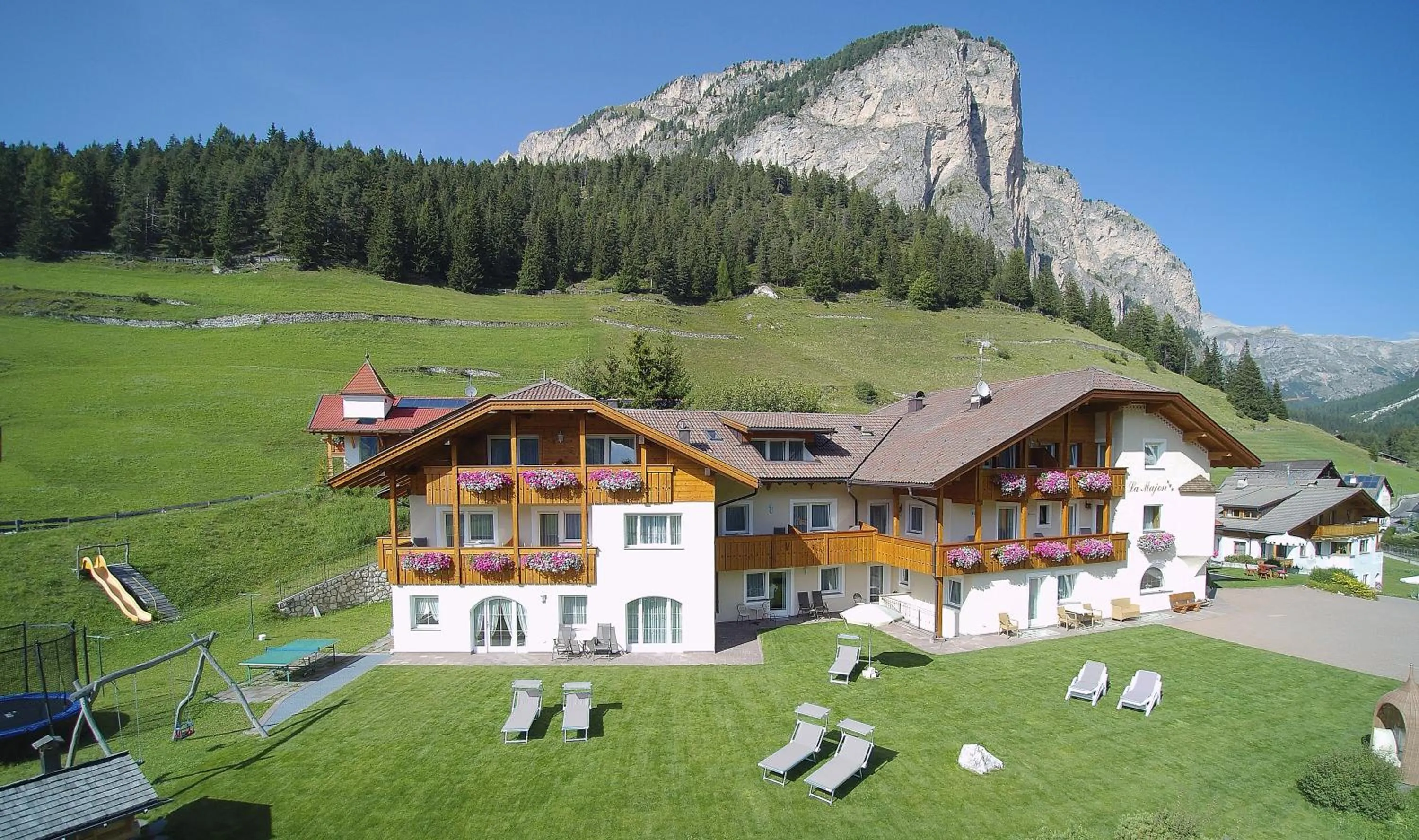 Bird's eye view in Garni La Majon