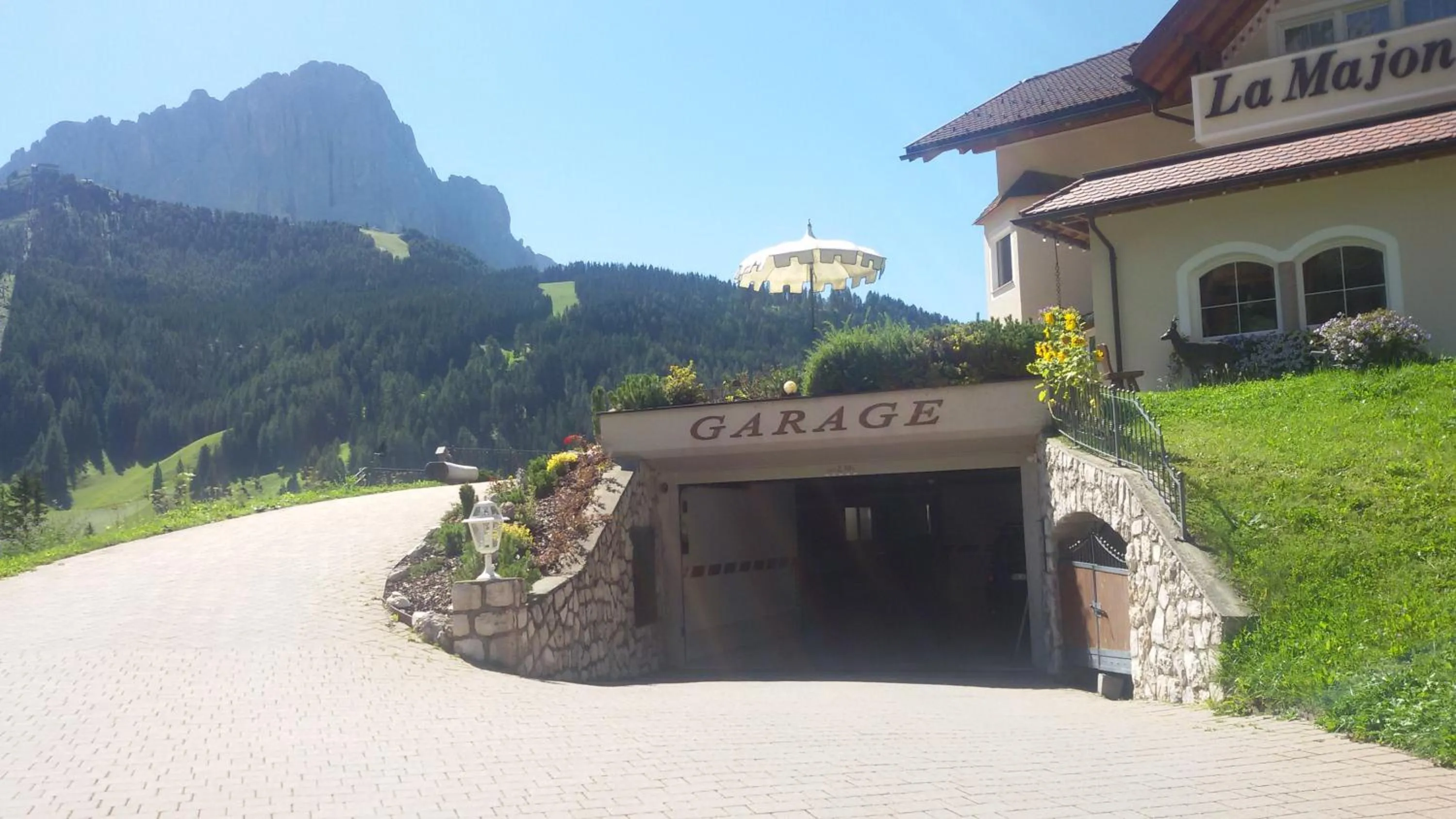 Facade/entrance in Garni La Majon