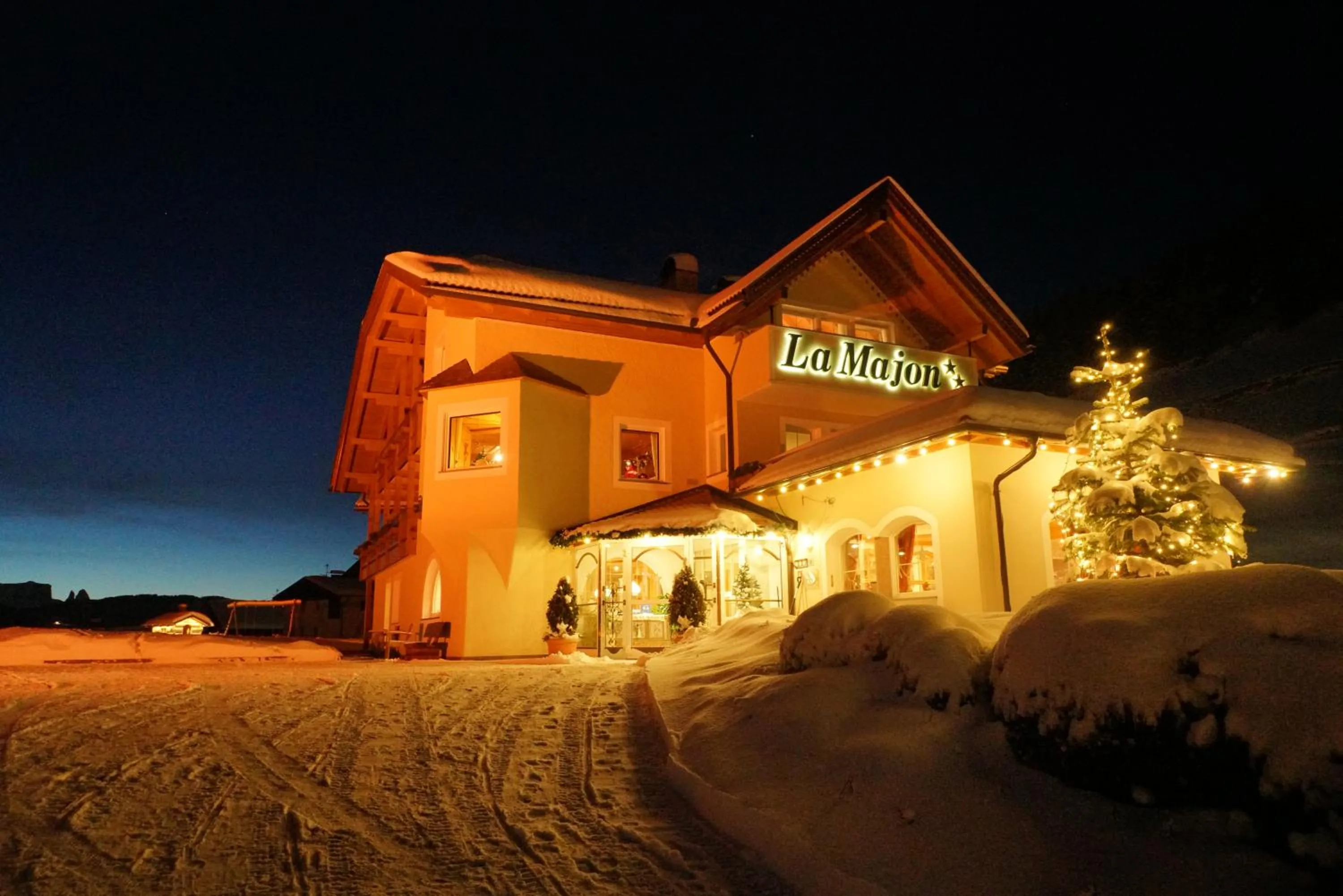 Property building in Garni La Majon