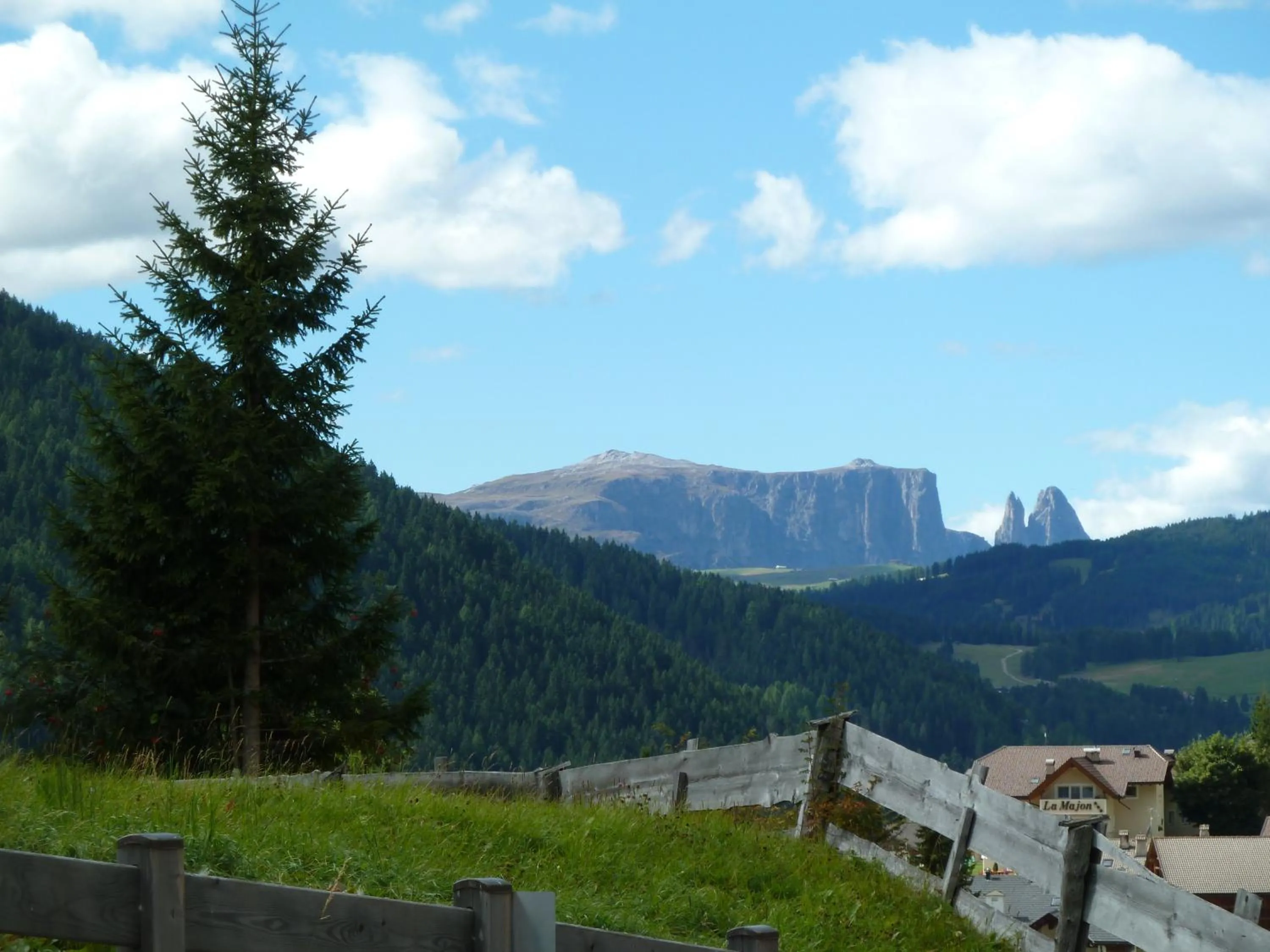 Property building in Garni La Majon