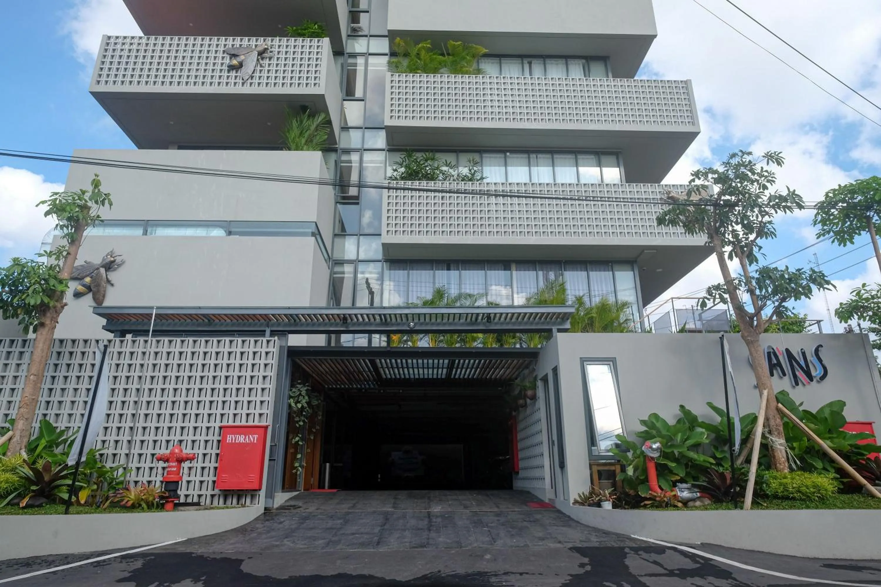 Property building in Sans Hotel RG Living Jogja by RedDoorz