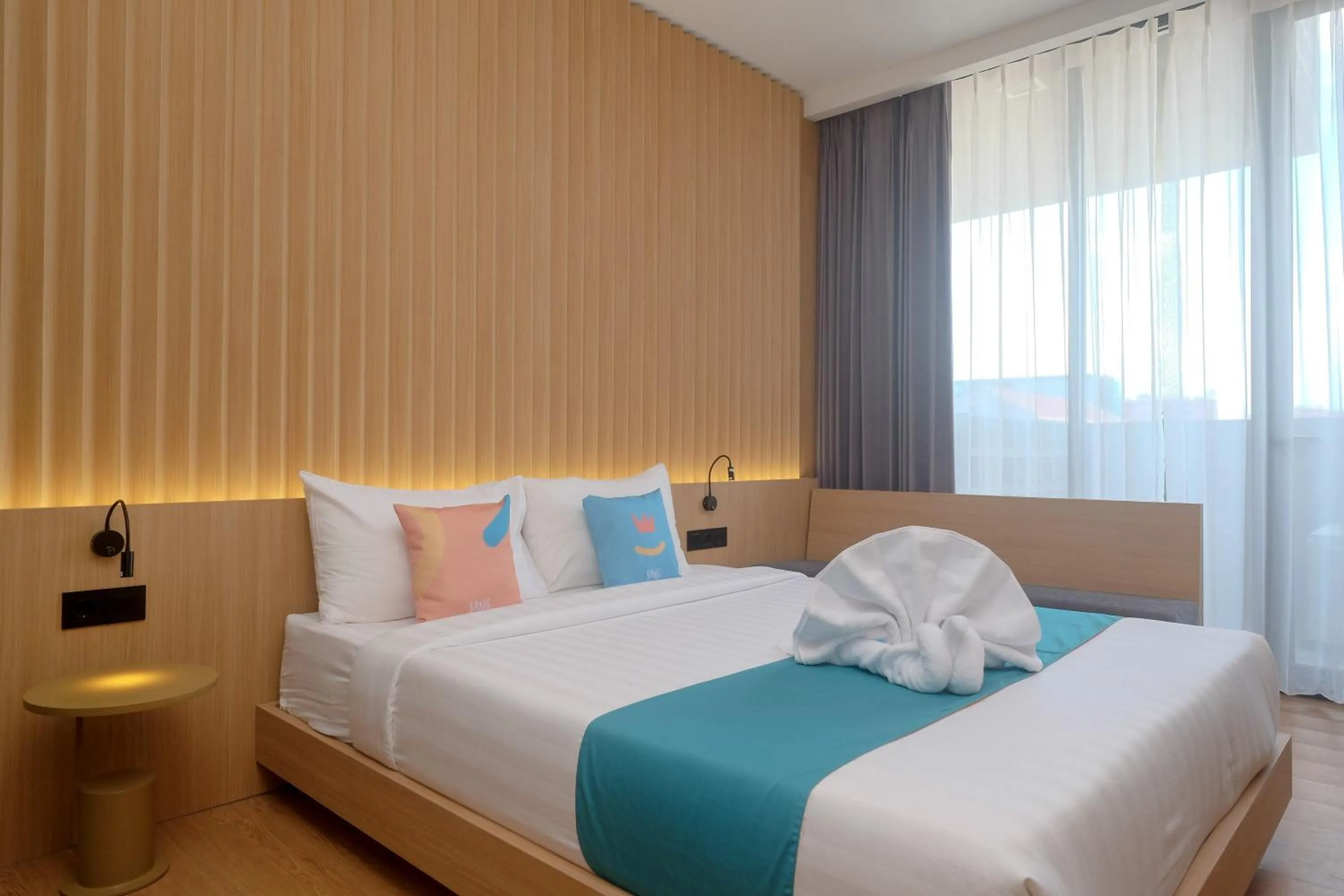 Bed in Sans Hotel RG Living Jogja by RedDoorz