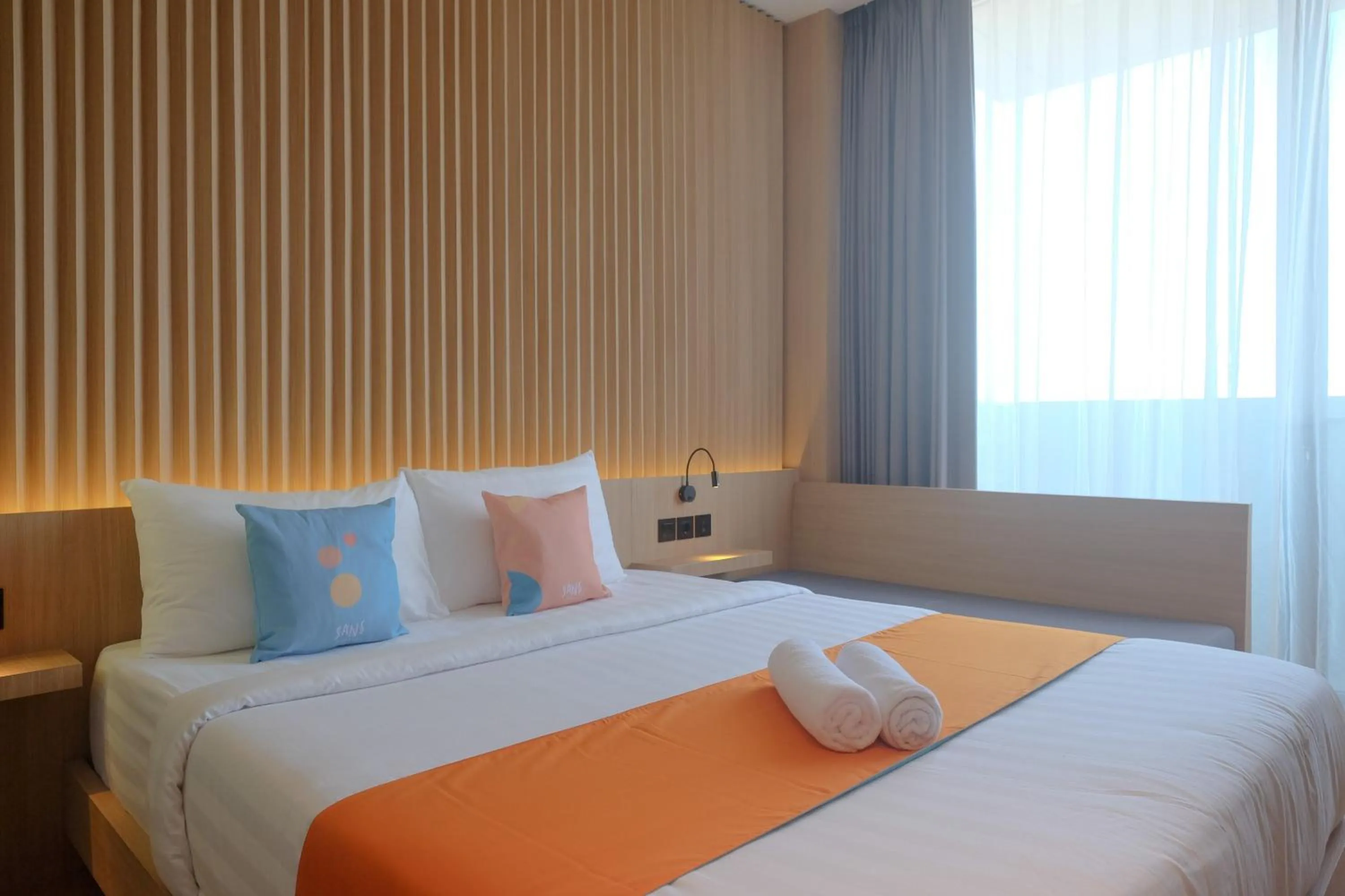 Bed in Sans Hotel RG Living Jogja by RedDoorz