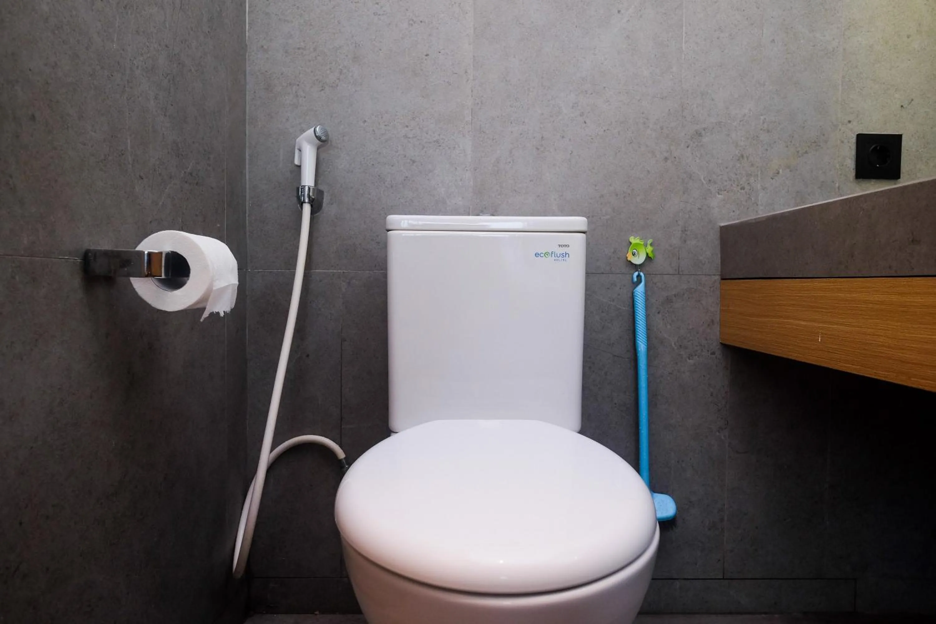 Bathroom in Sans Hotel RG Living Jogja by RedDoorz