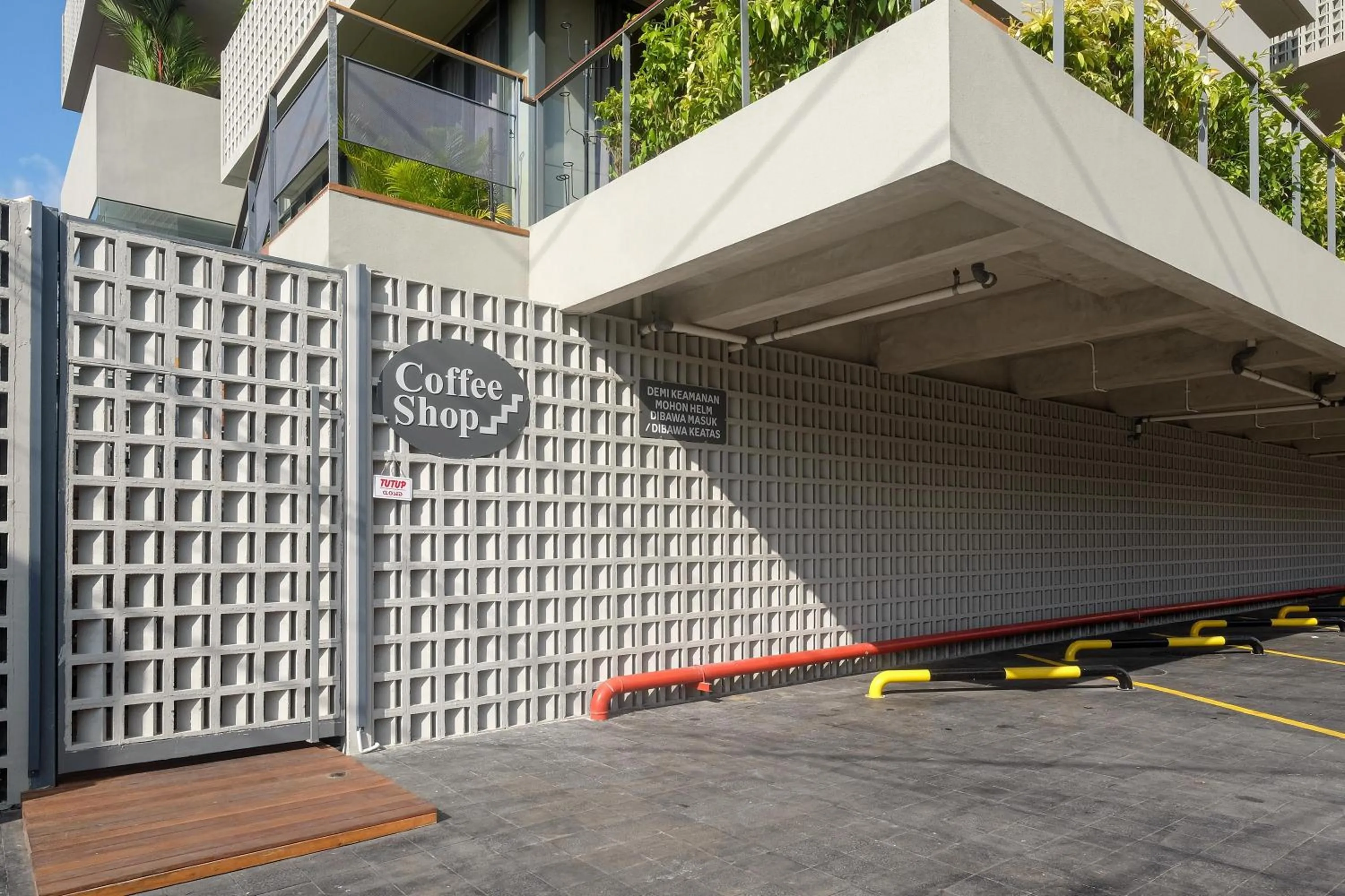 Property building in Sans Hotel RG Living Jogja by RedDoorz