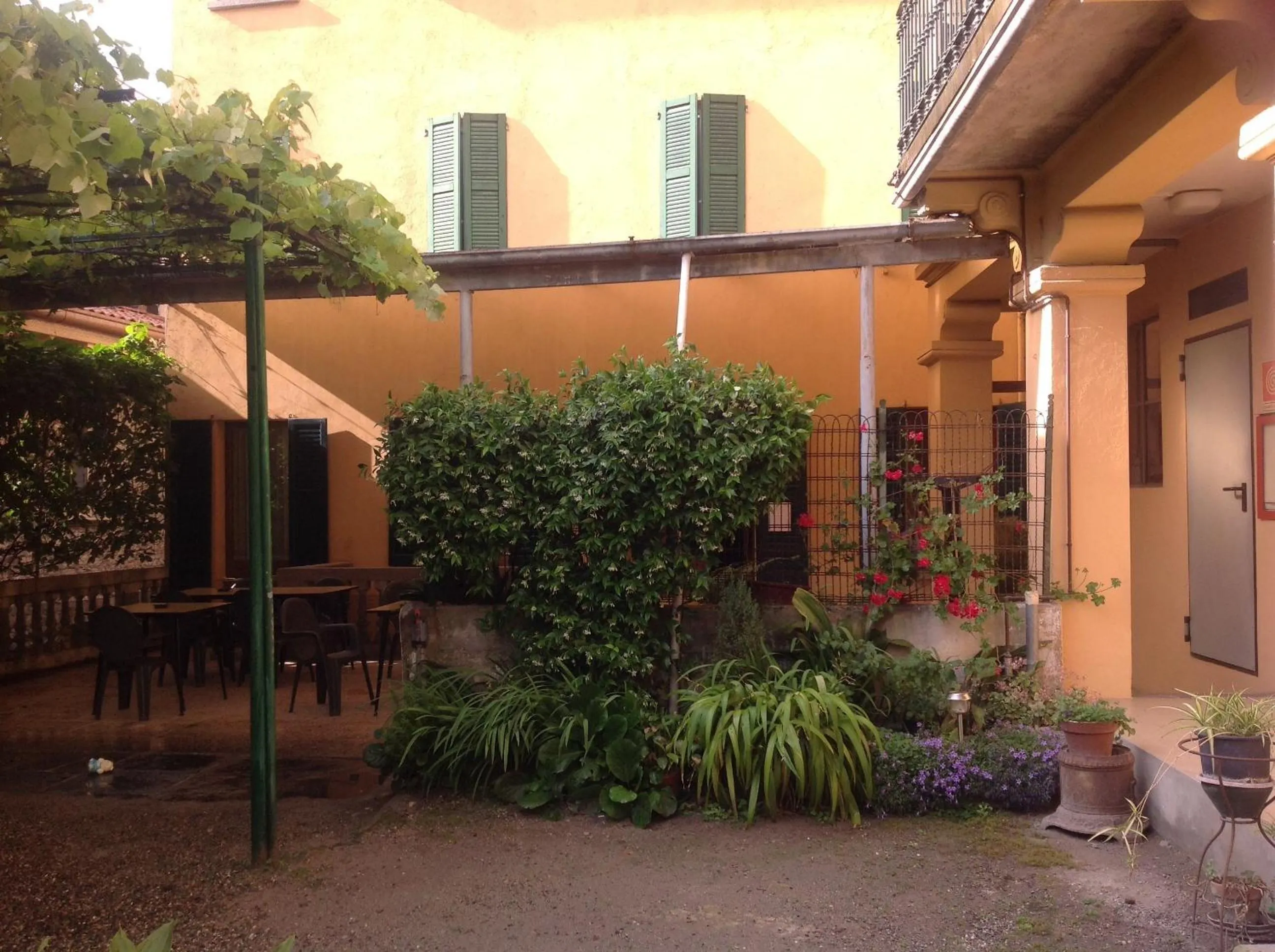 Restaurant/places to eat in Albergo Giardinetto