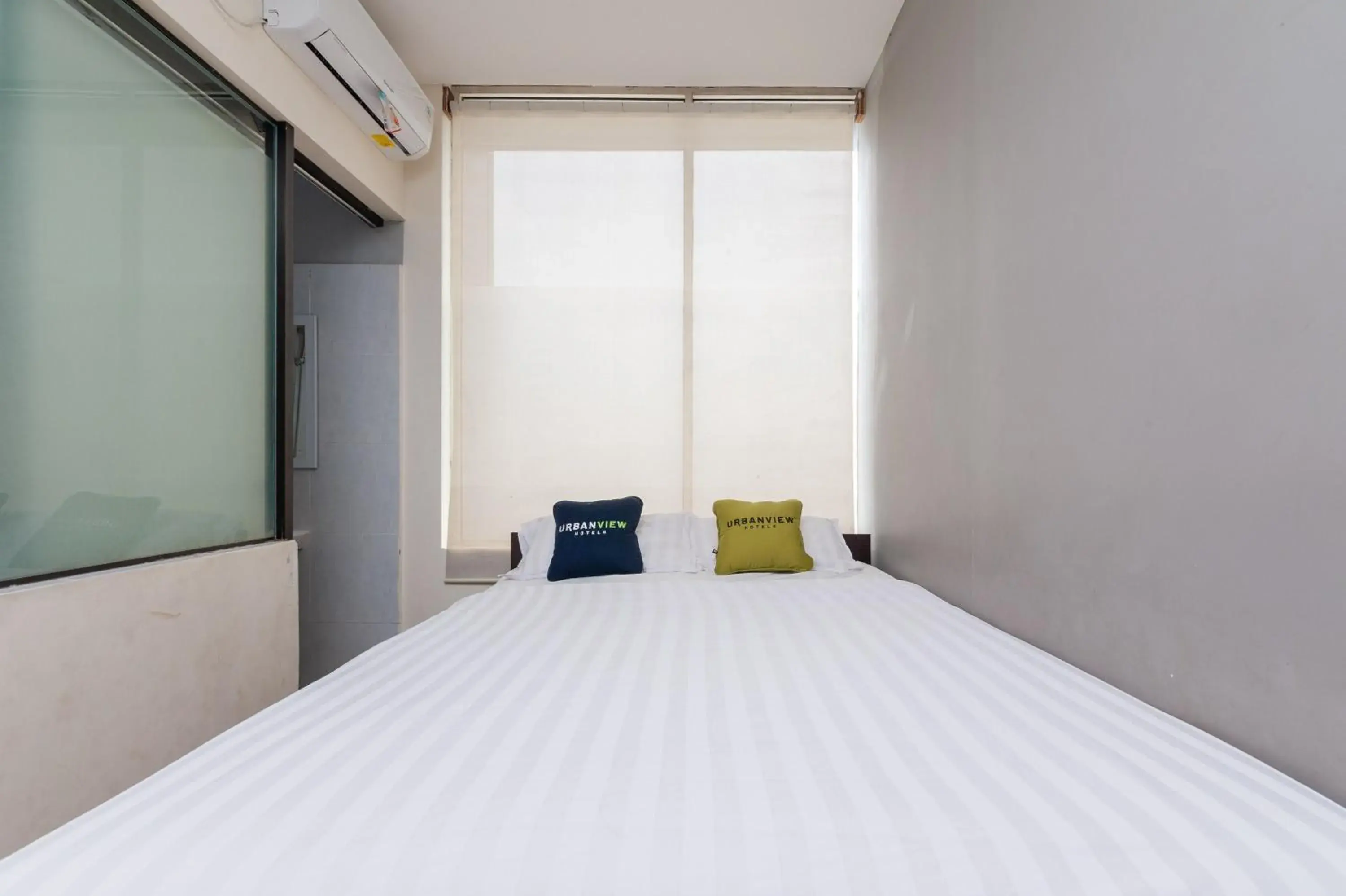 Deluxe Double Room in Urbanview Hotel Ellegan Residence Alam Sutera Serpong by RedDoorz Deluxe Double Room in Urbanview Hotel Ellegan Residence Alam Sutera Serpong by RedDoorz