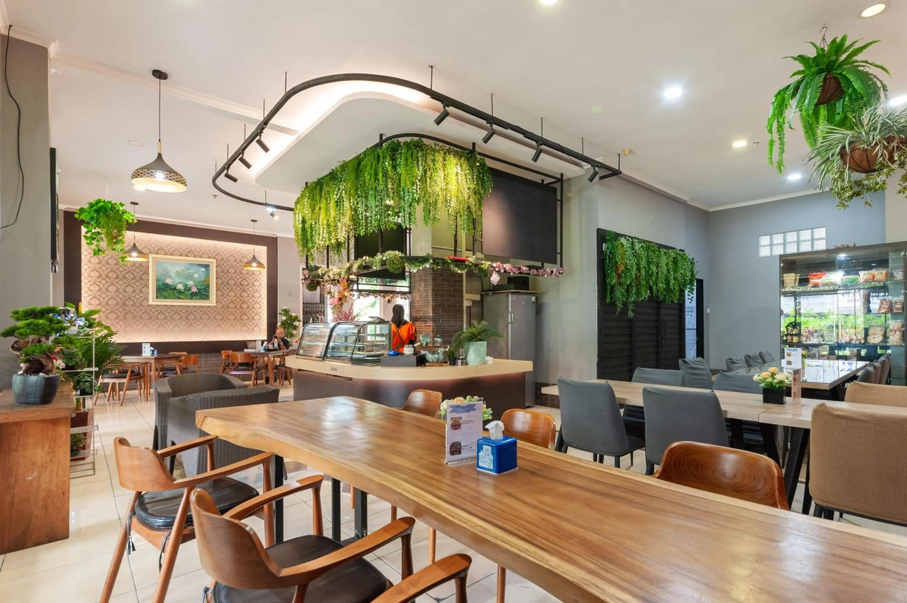 Restaurant/places to eat in Urbanview Hotel Ellegan Residence Alam Sutera Serpong