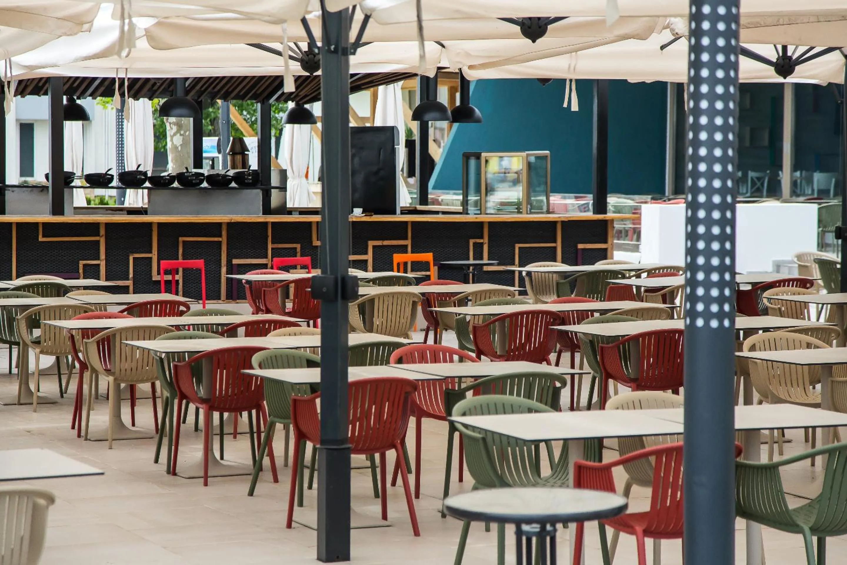 Restaurant/places to eat in Hotel Riviera