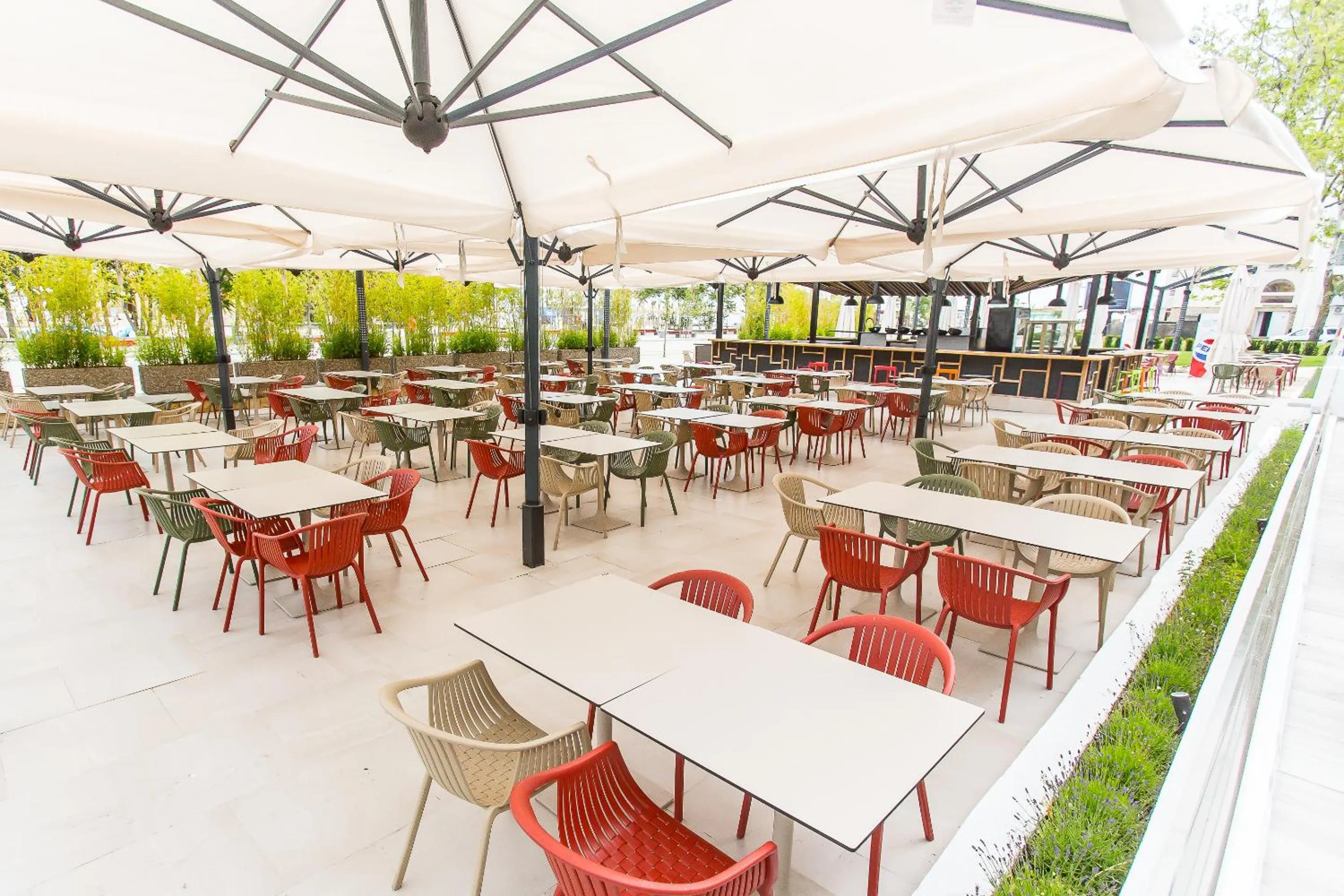 Restaurant/places to eat in Hotel Riviera