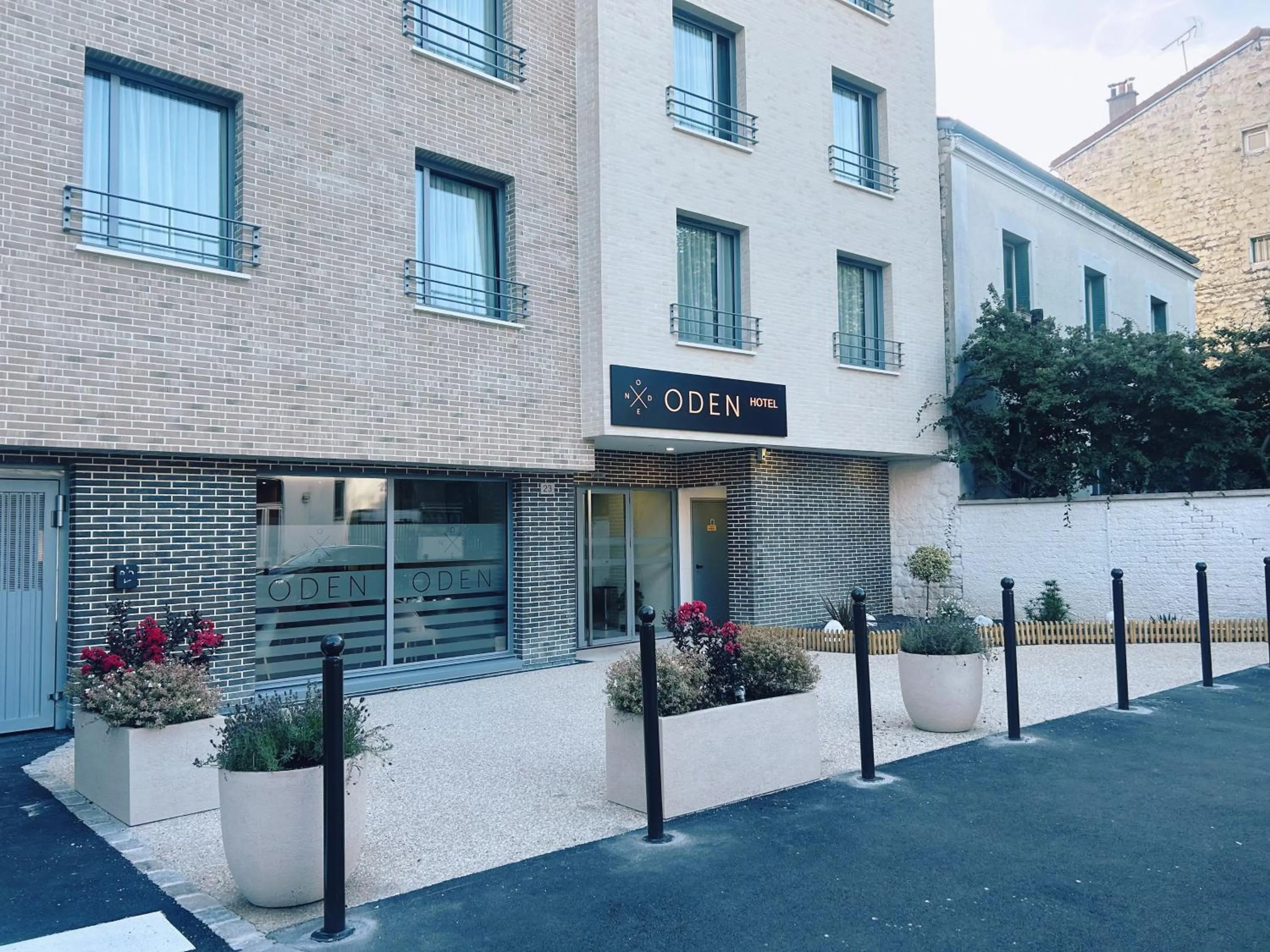 Property building in Hôtel Oden Paris Ivry