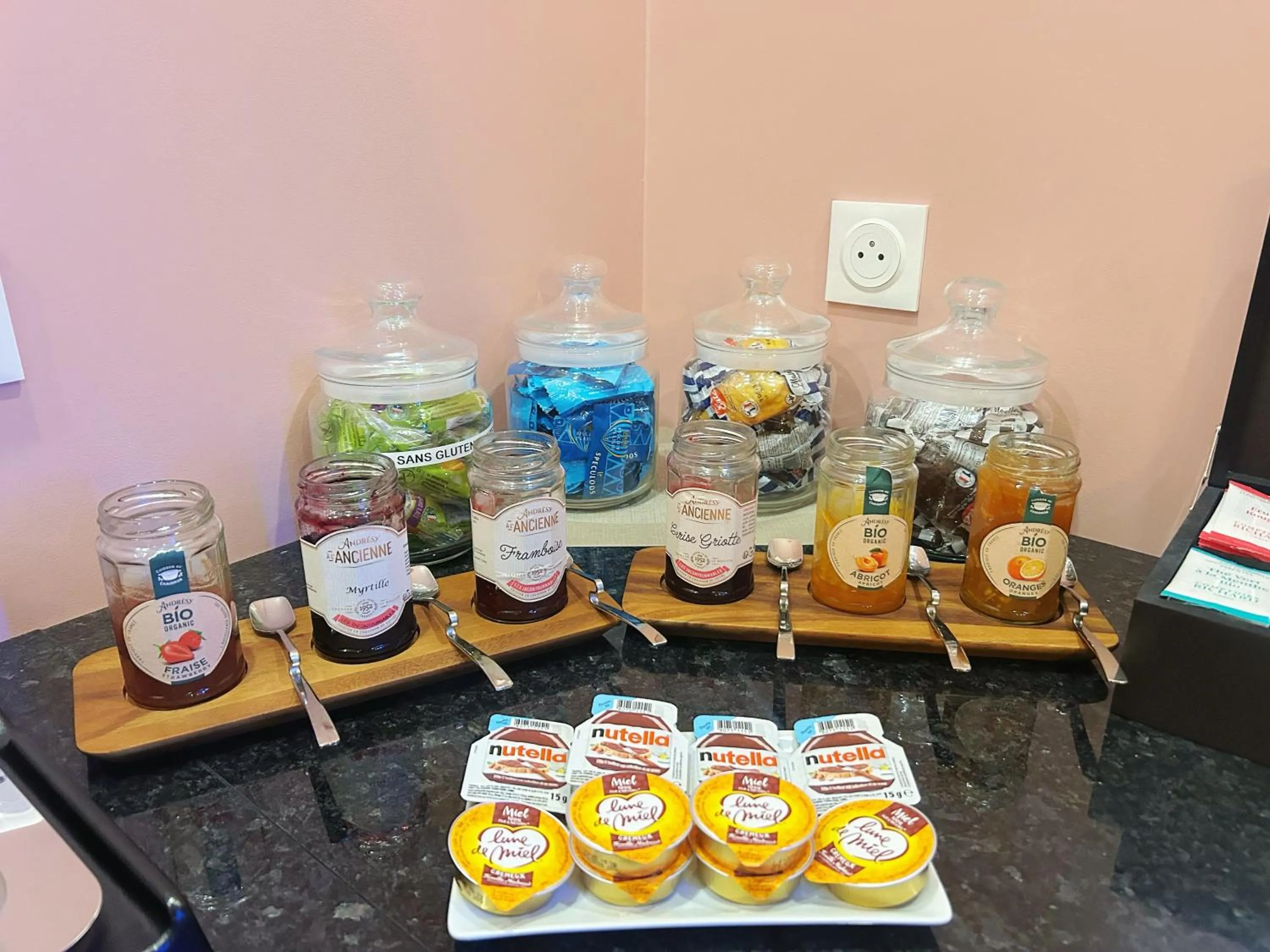 Breakfast in Hôtel Oden Paris Ivry