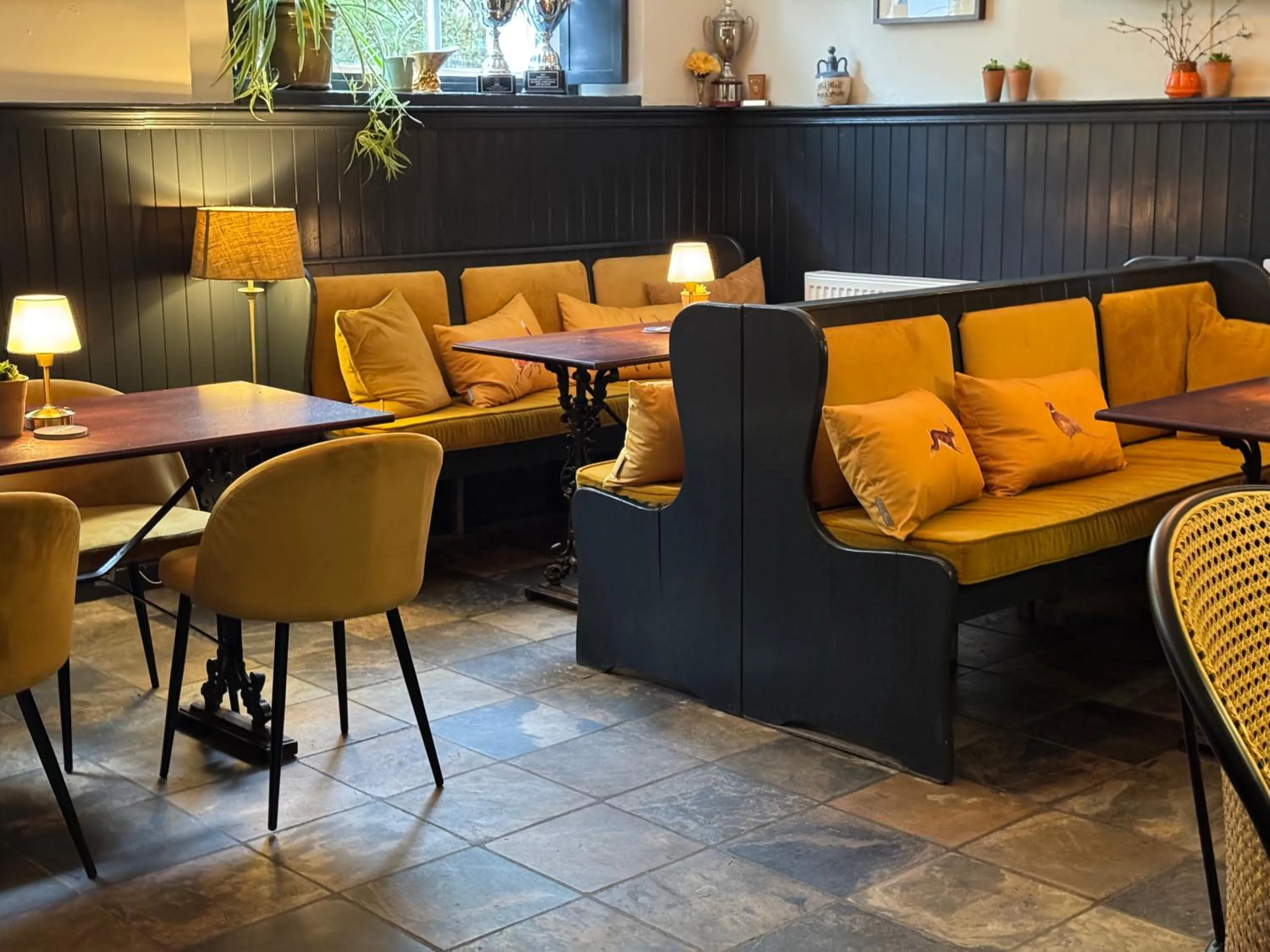 Restaurant/places to eat in The Bellachroy