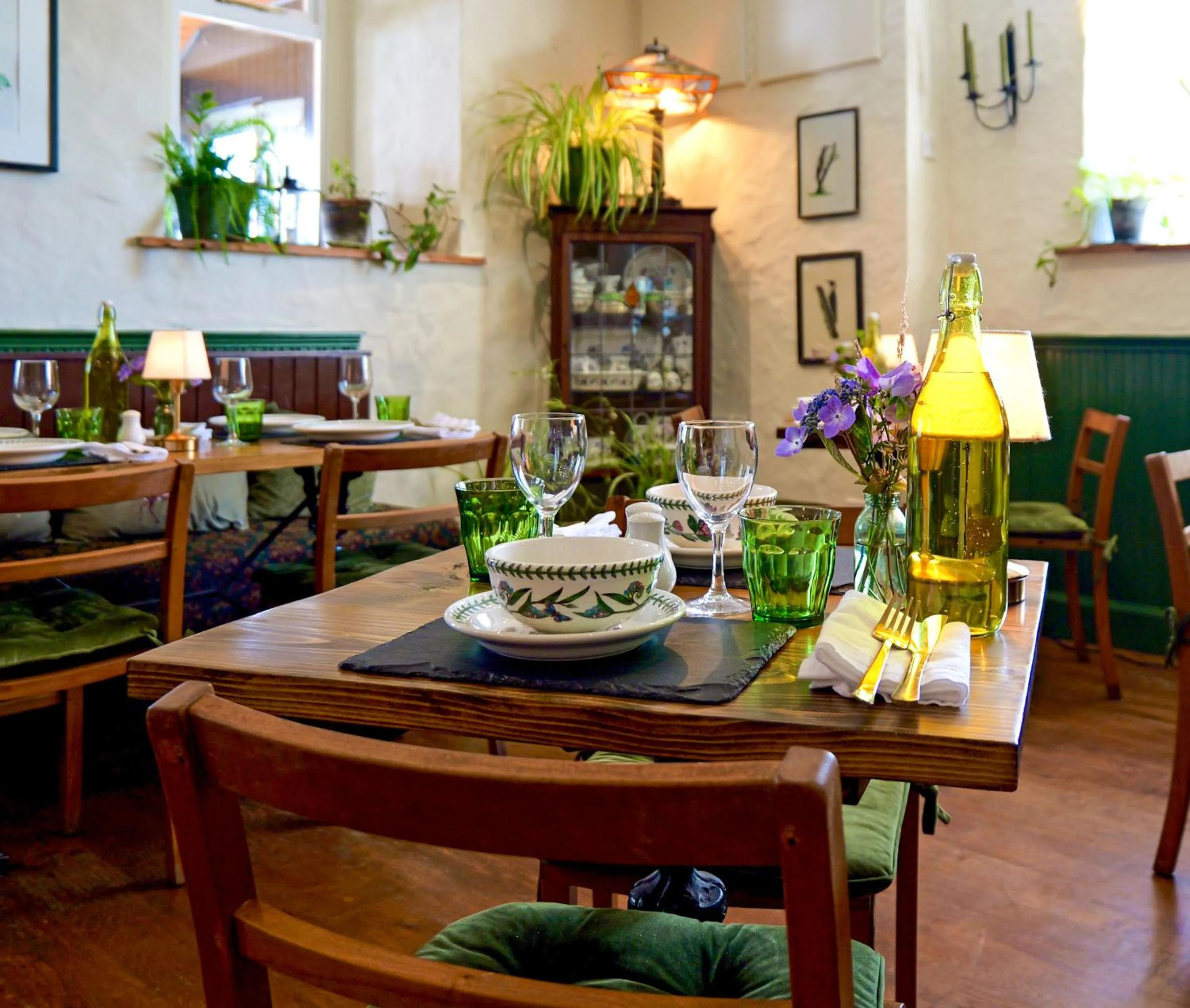 Restaurant/places to eat in The Bellachroy