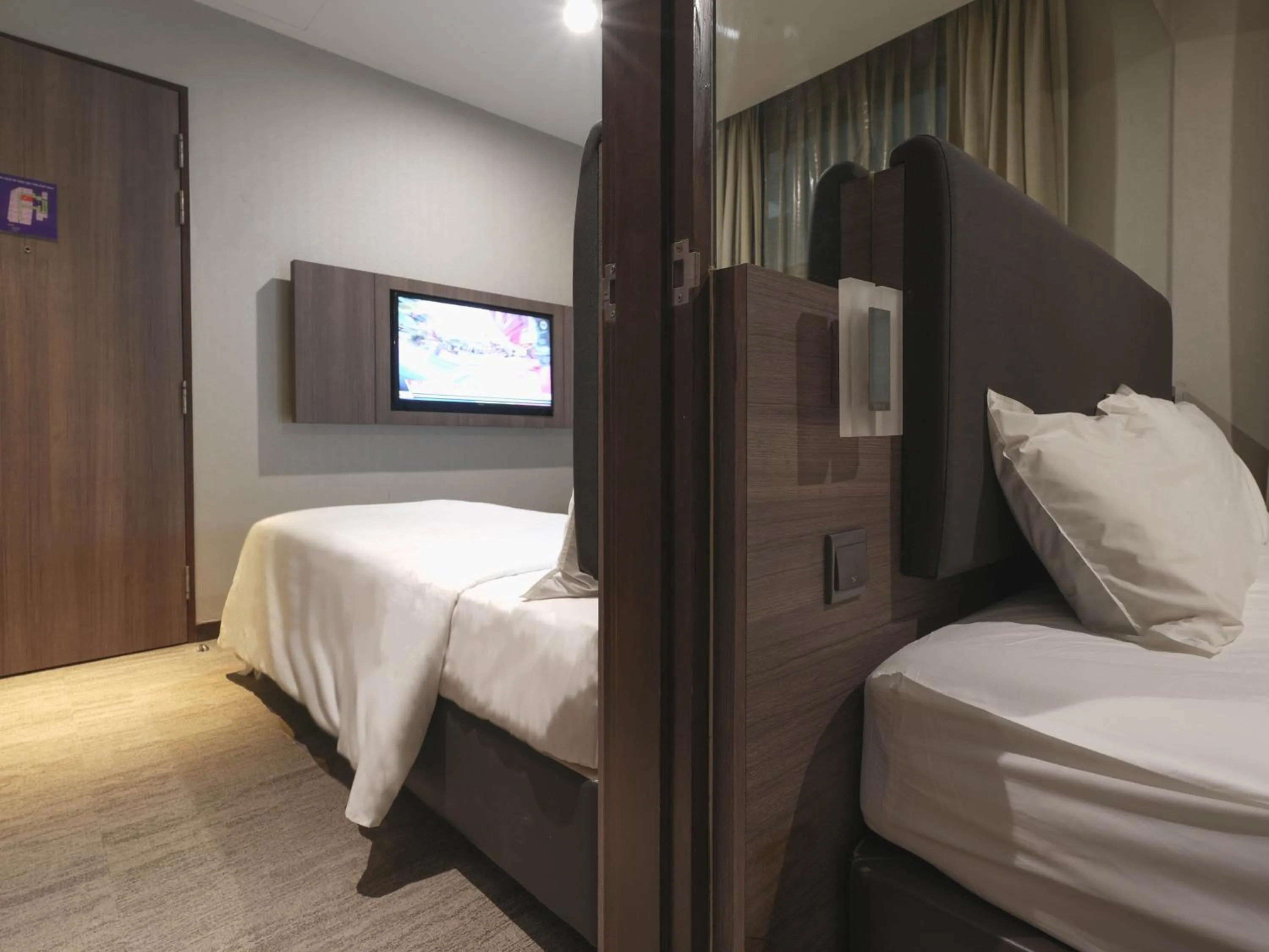 Bed in Amrise Hotel Kitchener