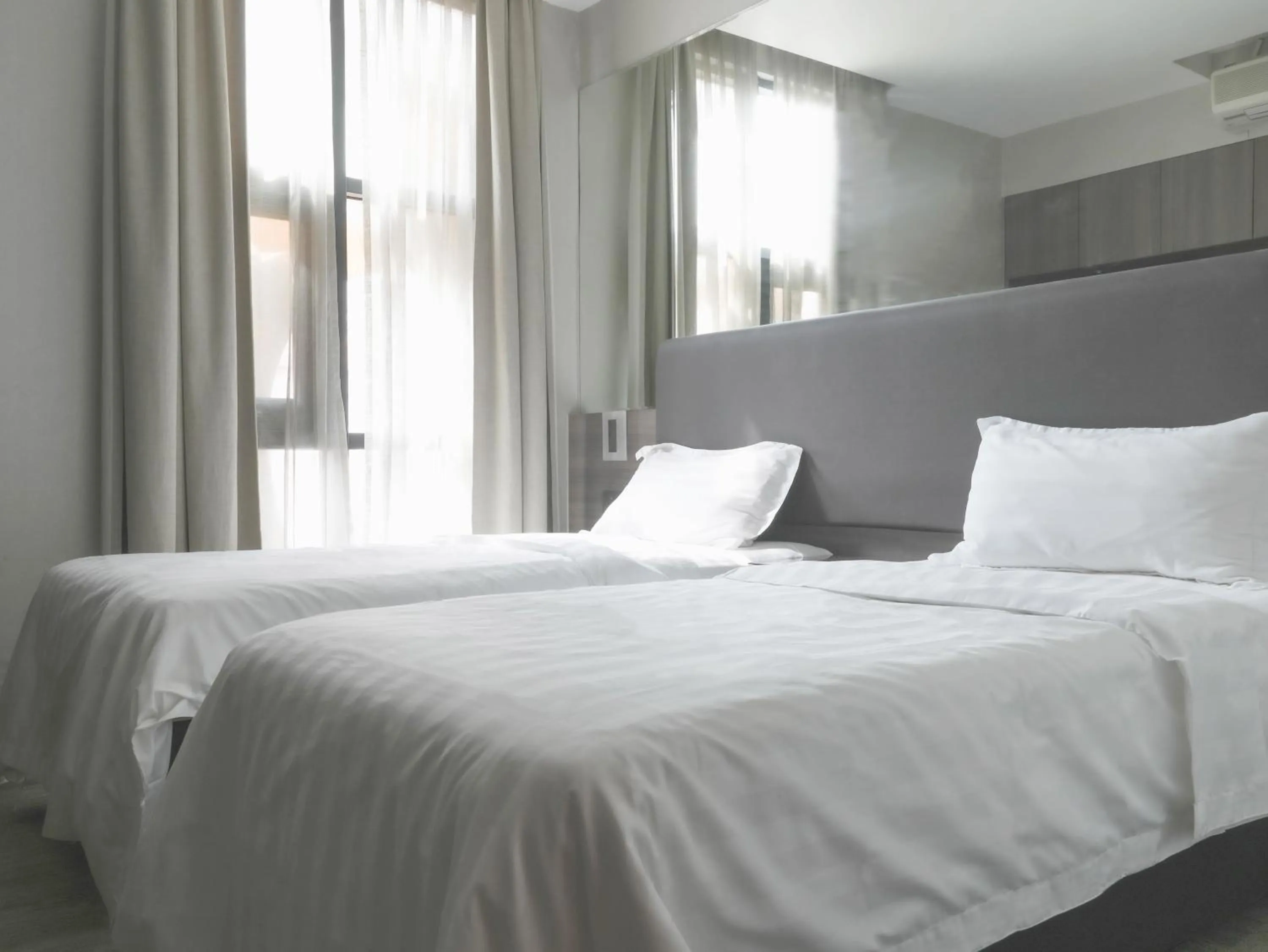 Bed in Amrise Hotel Kitchener