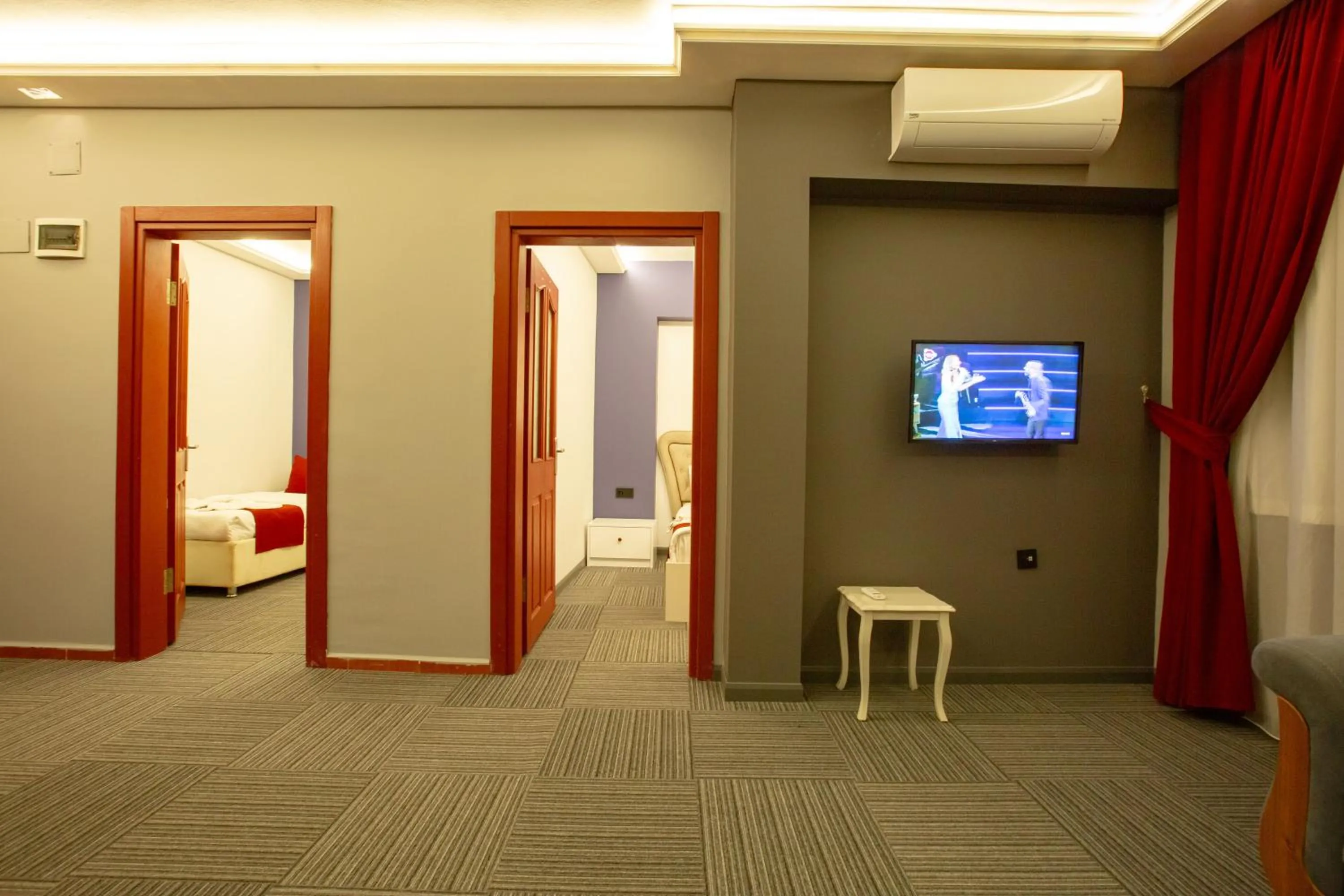 TV and multimedia in Vira Suite Hotel