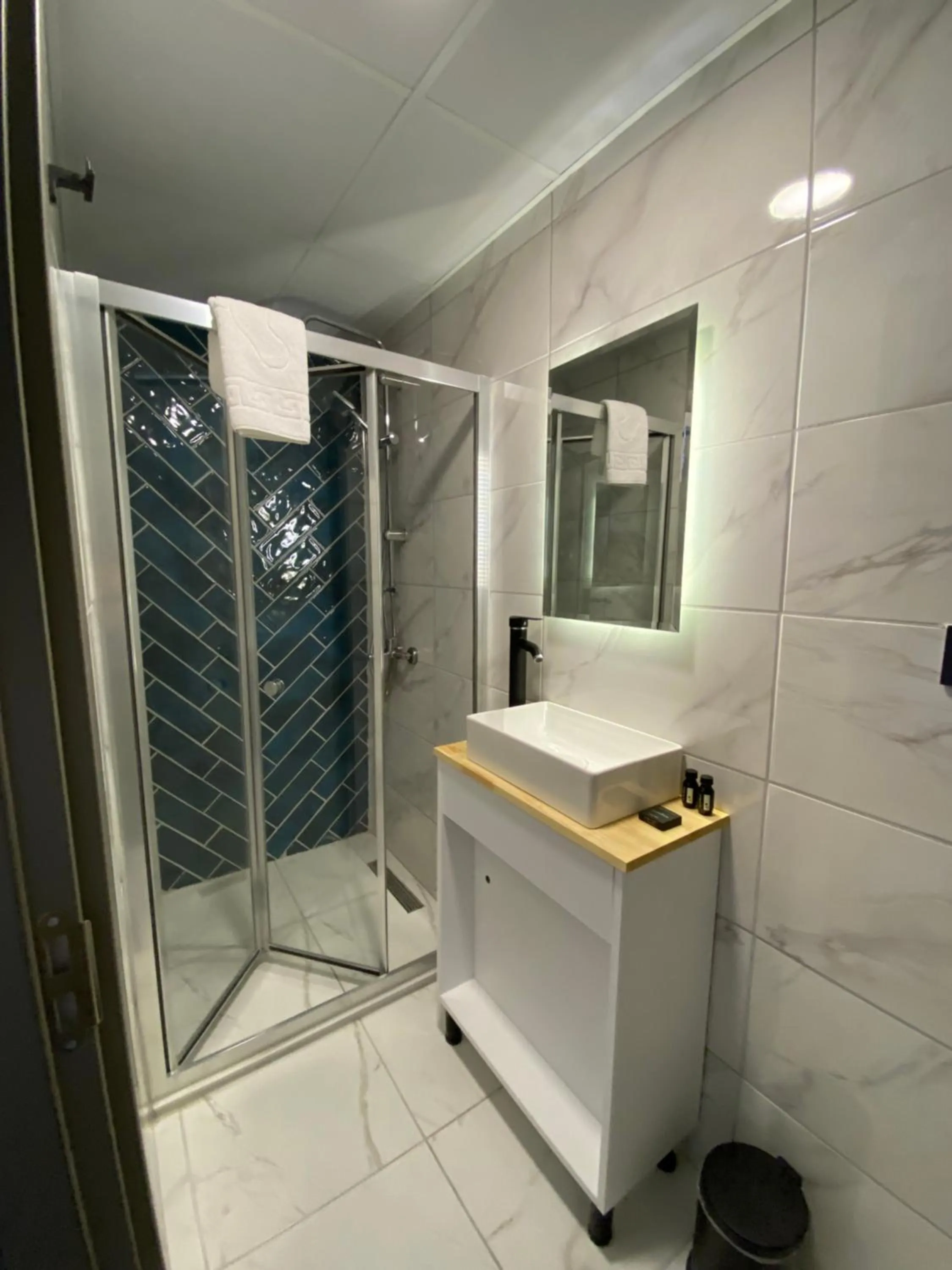 Shower in Vera Edirne