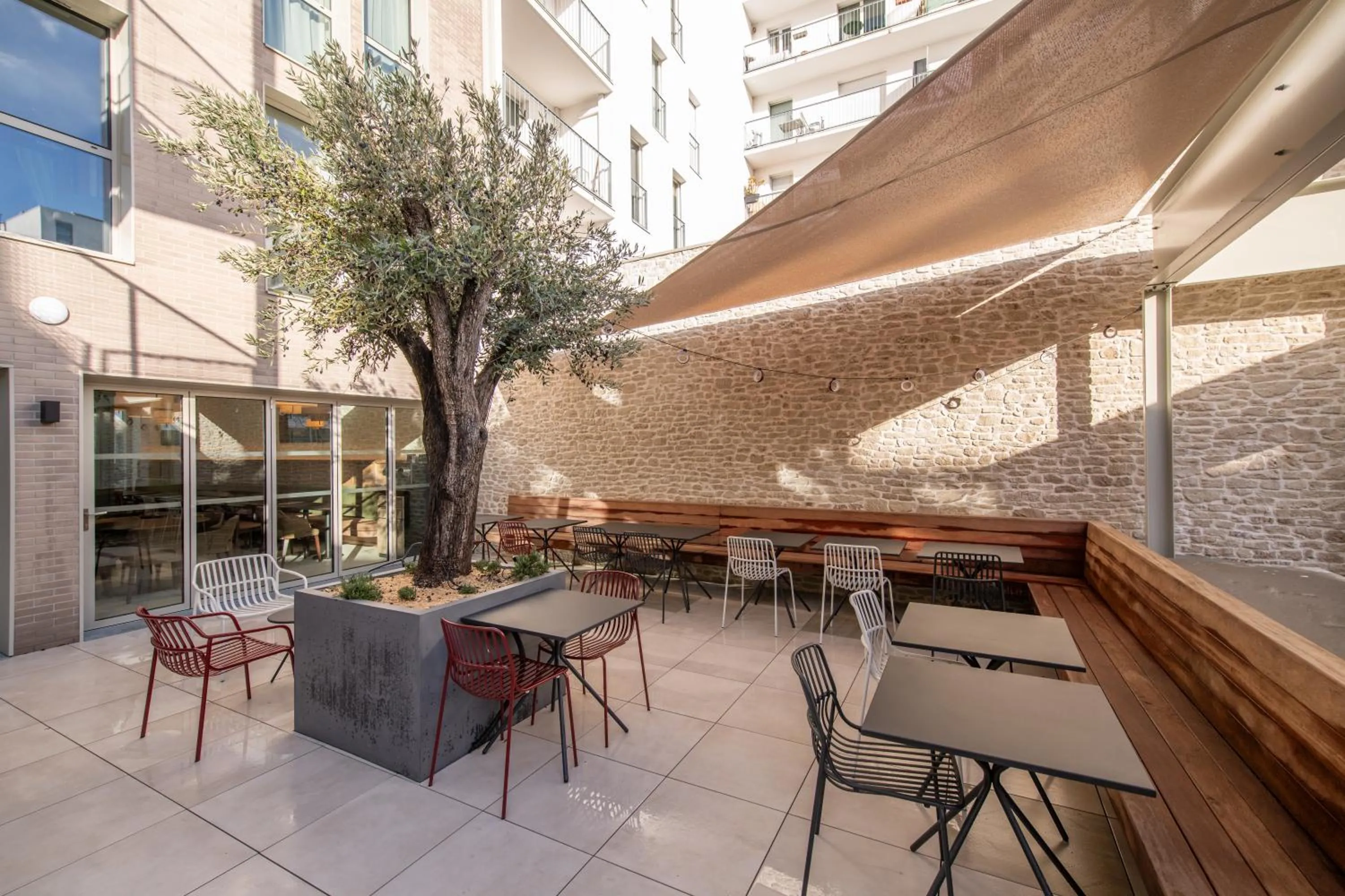 Patio in Hôtel de la Cité
