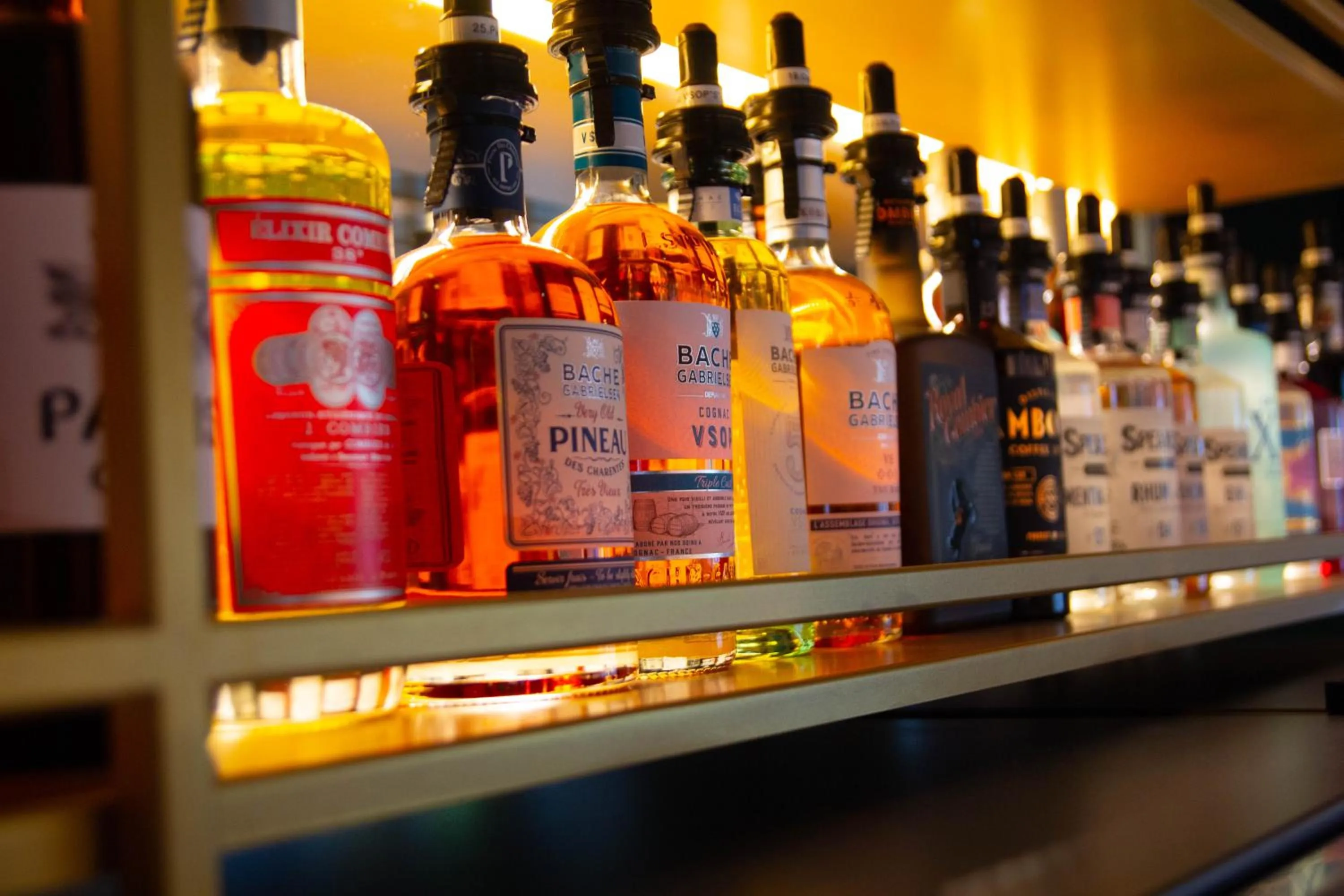 Lounge or bar in Hôtel de la Cité