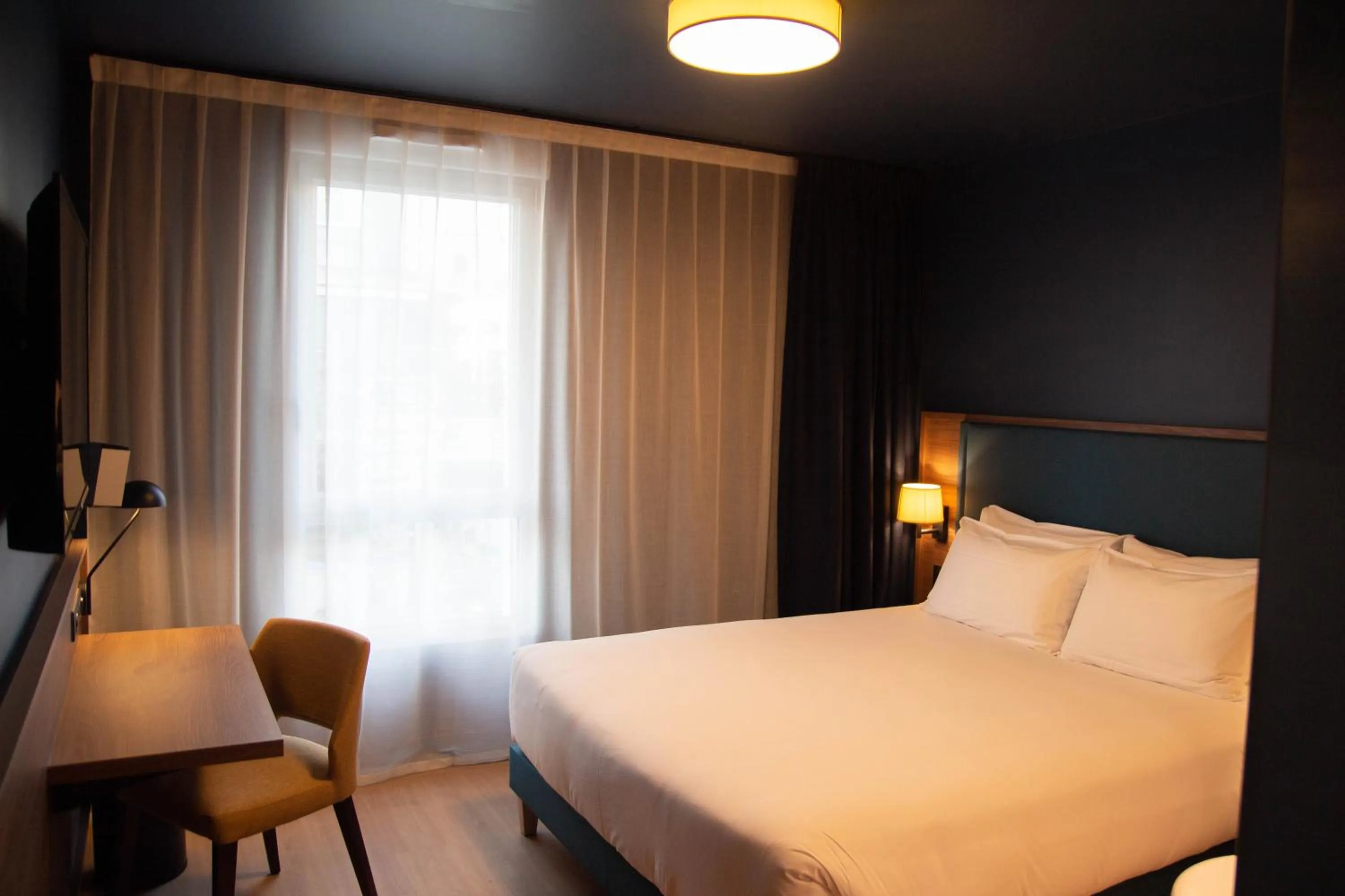 Bed in Hôtel de la Cité