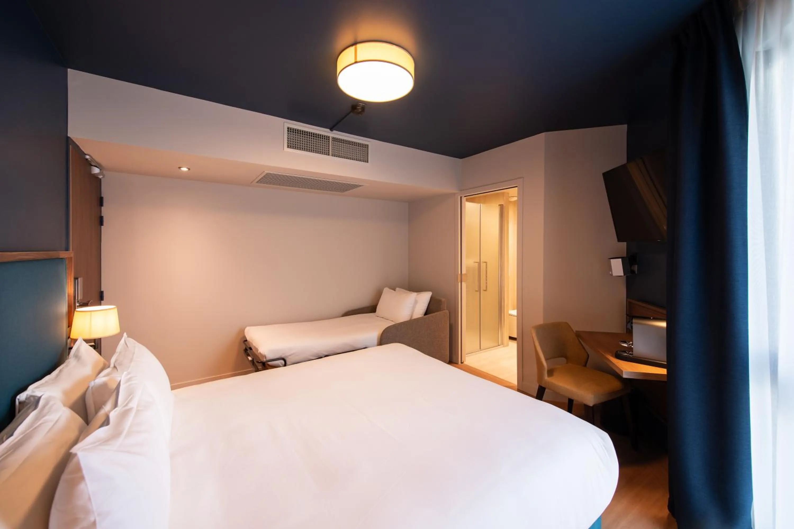 Bed in Hôtel de la Cité