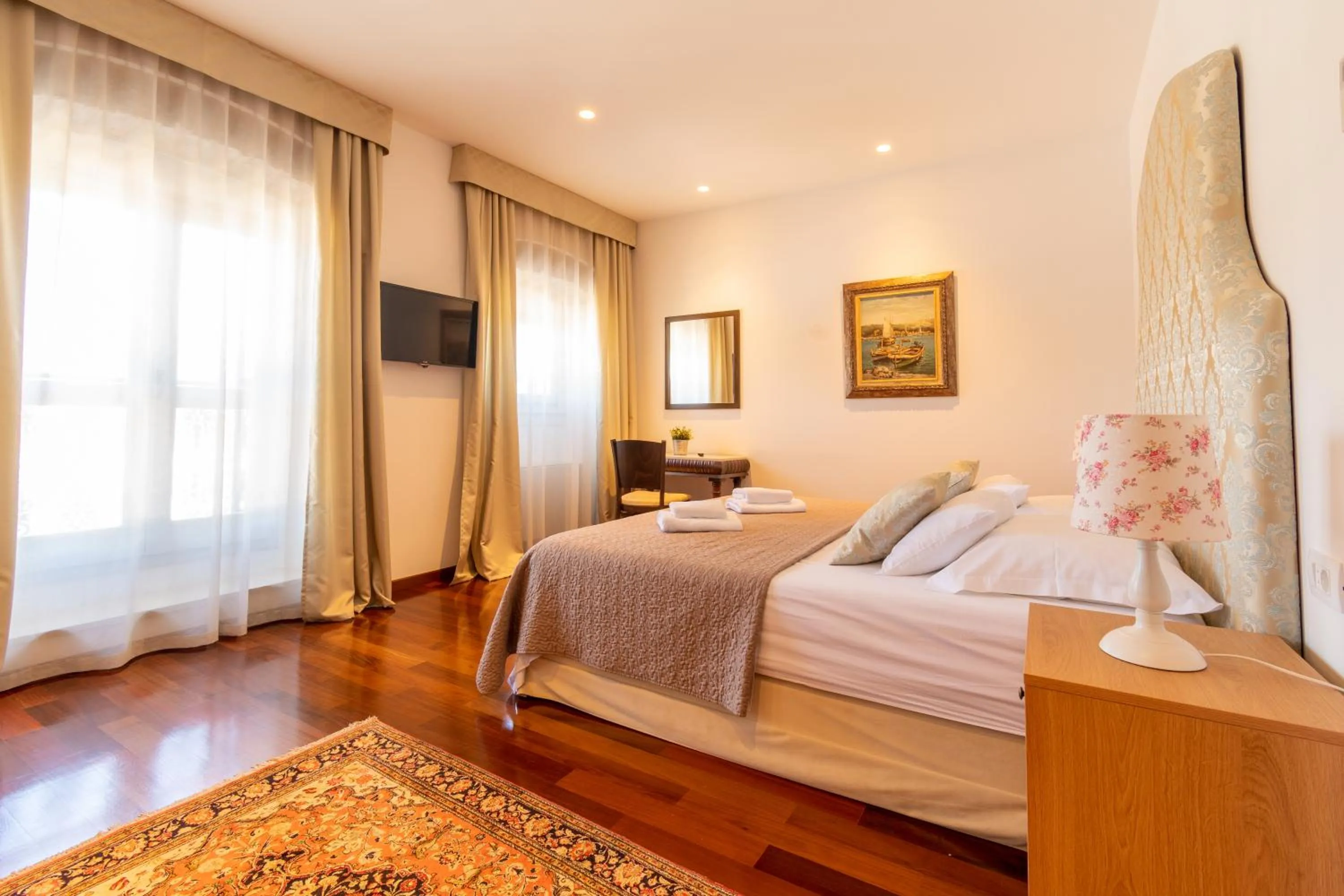 Photo of the whole room, Bed in B&B Heritage Villa Apolon