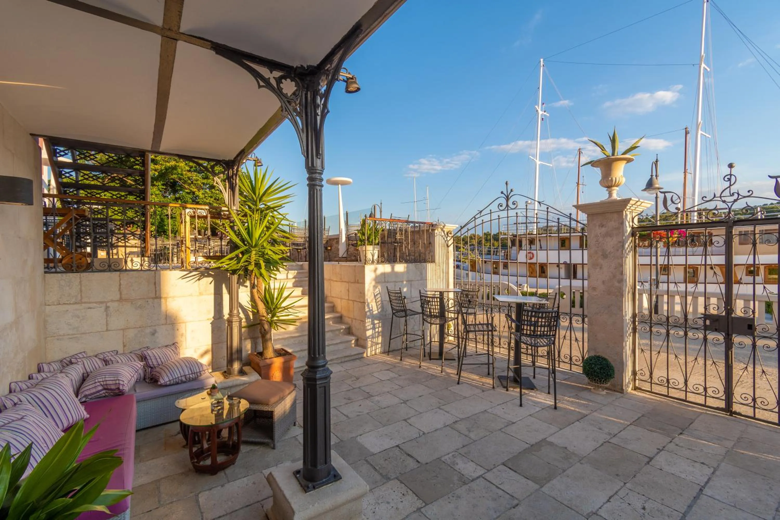 Lobby or reception in B&B Heritage Villa Apolon