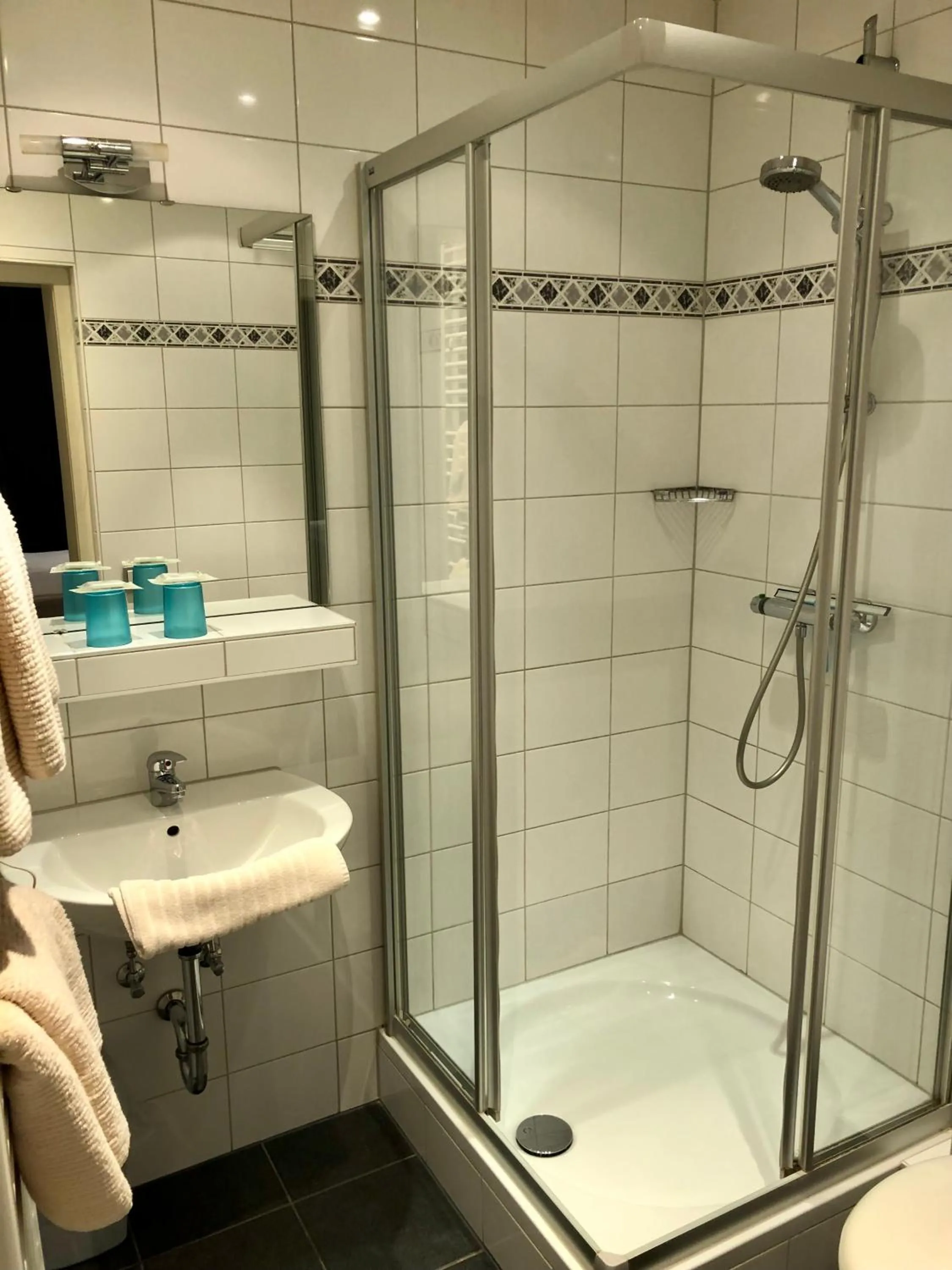 Shower in Hotel am Bahnhof