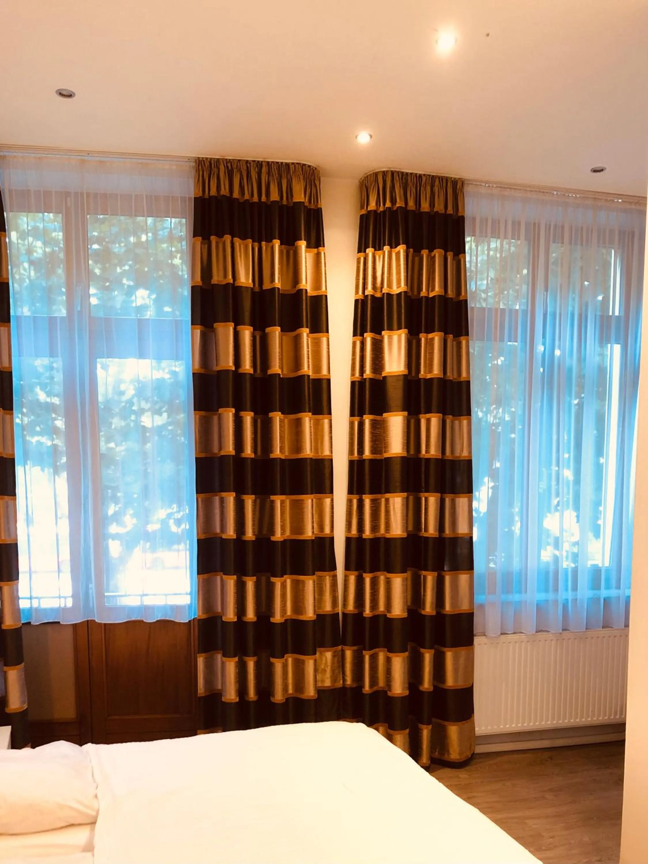 Photo of the whole room, Bed in Hotel am Bahnhof