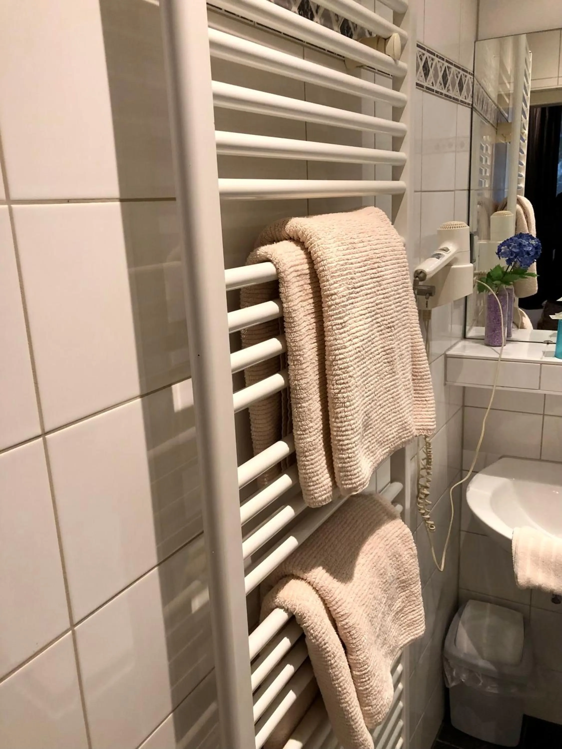 Bathroom in Hotel am Bahnhof