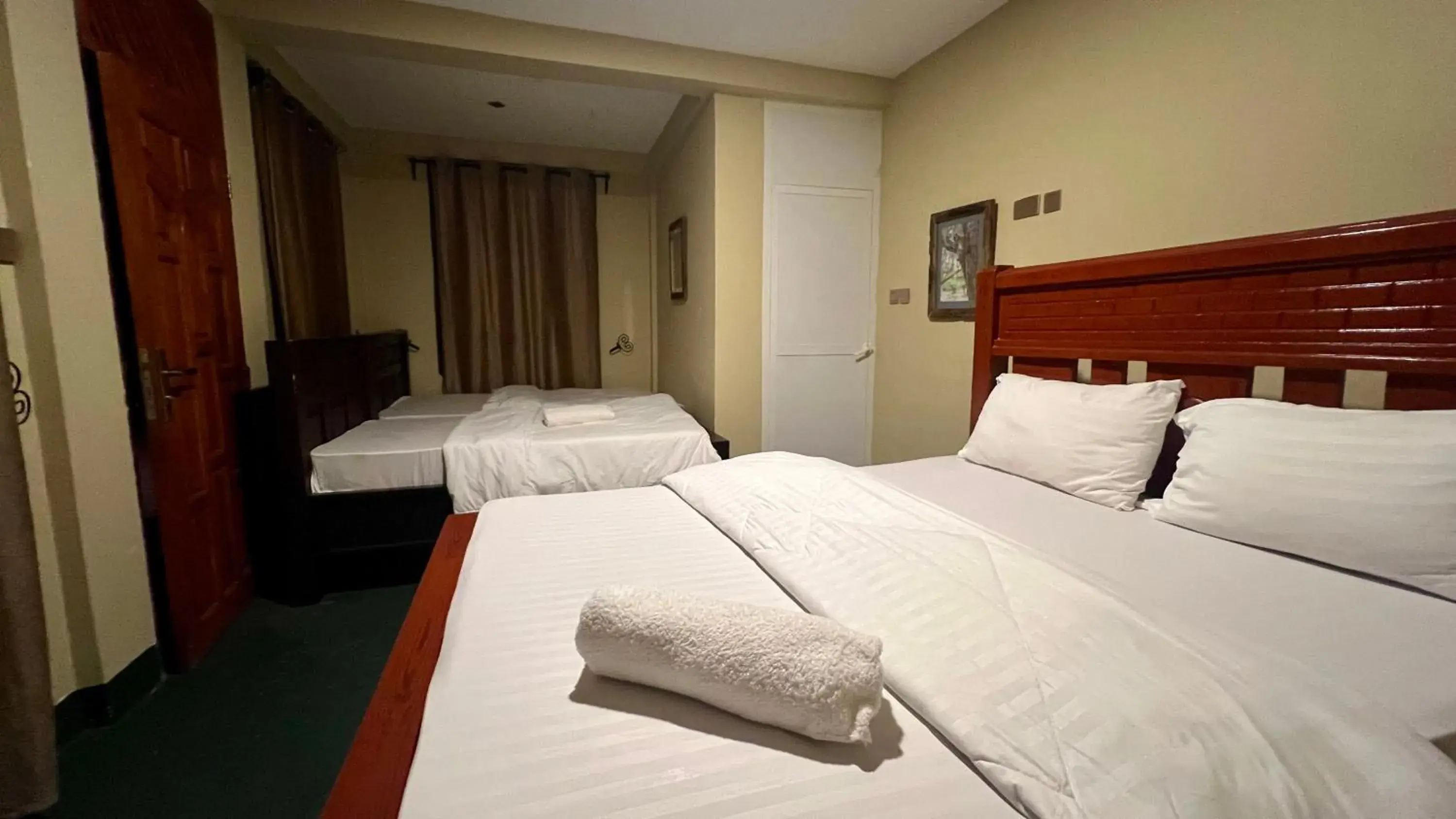 Classic Triple Room in Skill forest lodge Classic Triple Room in Skill forest lodge