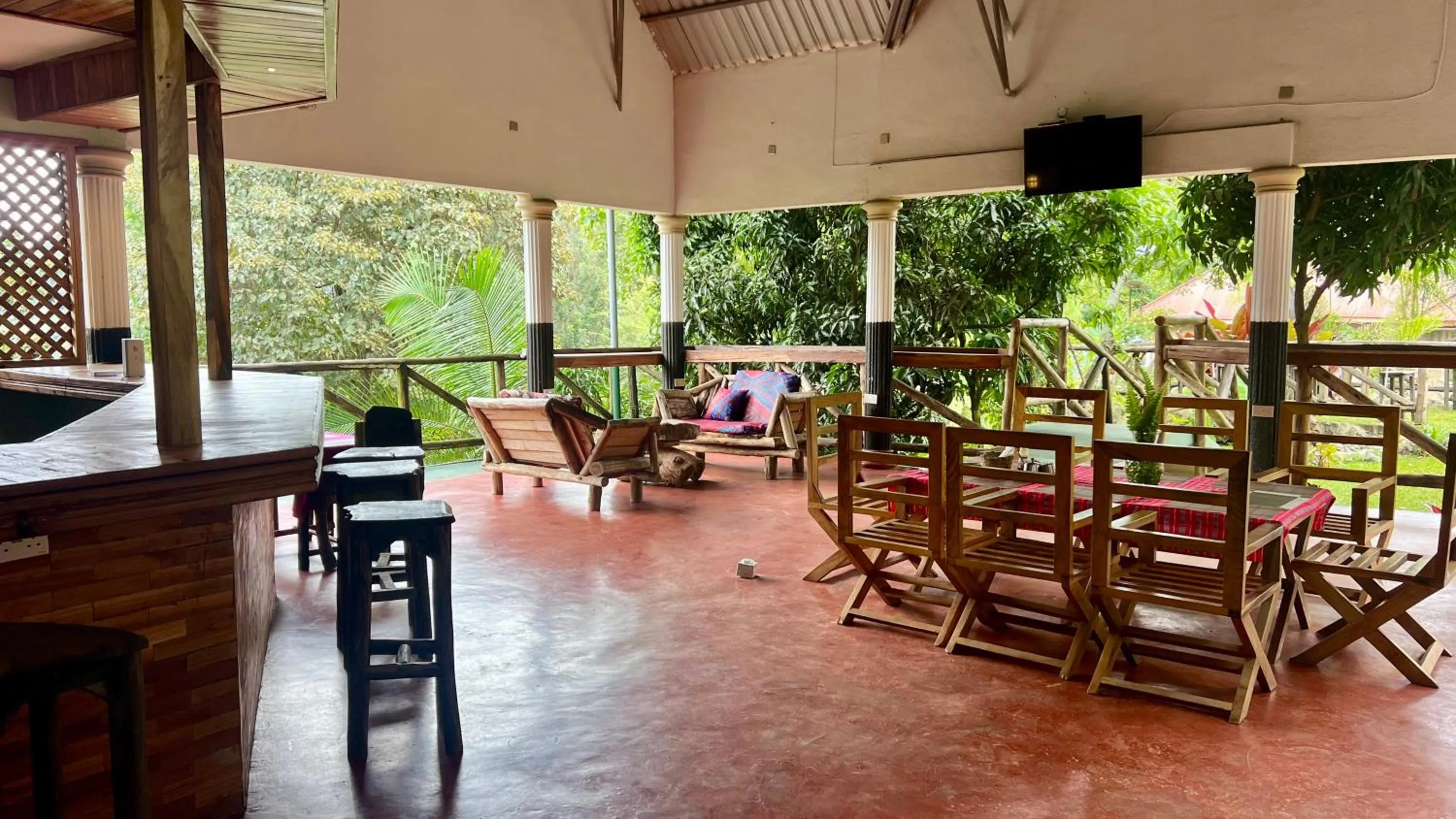 Restaurant/places to eat in Skill forest lodge