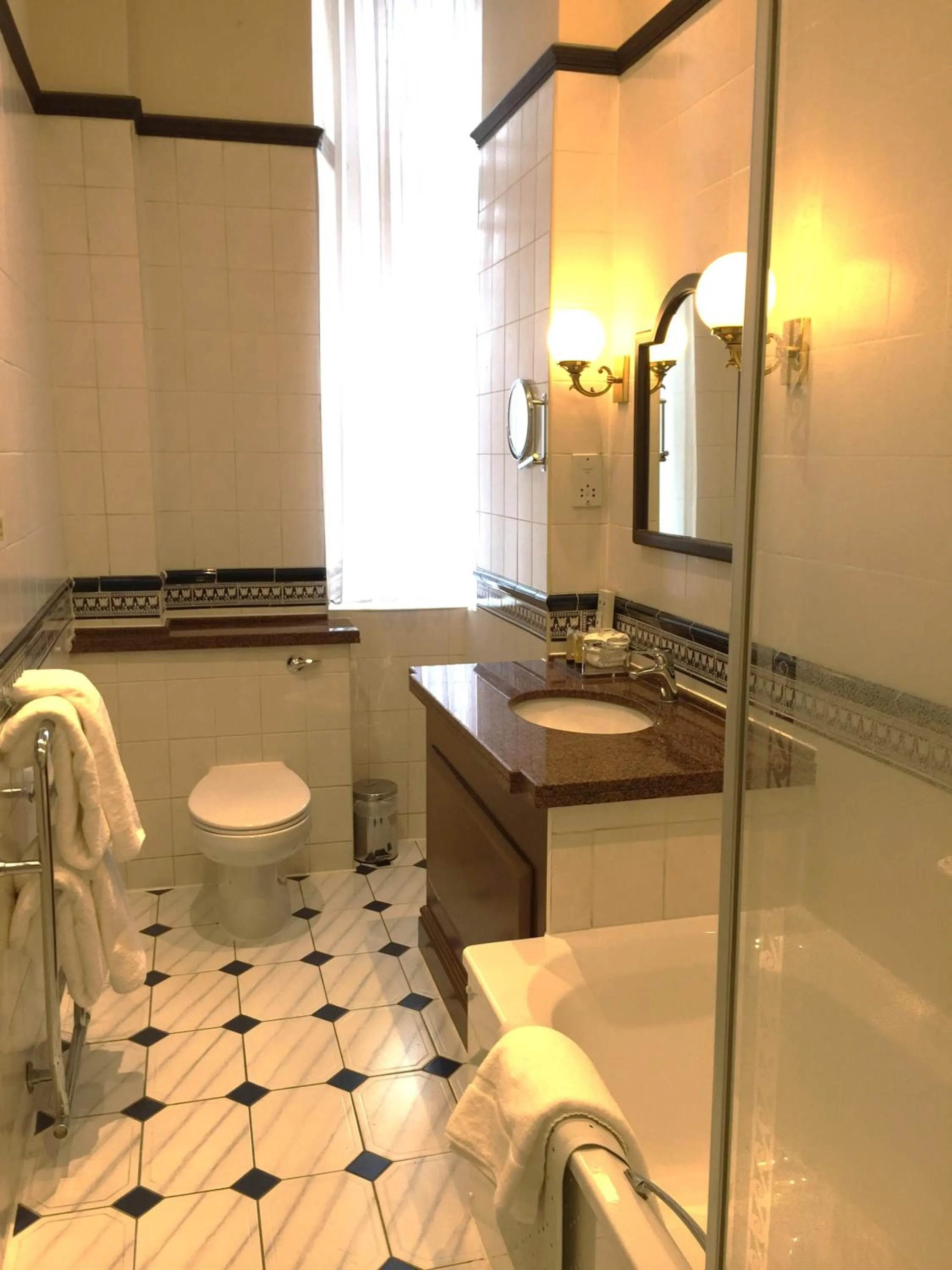 Shower in Millennium Hotel Glasgow