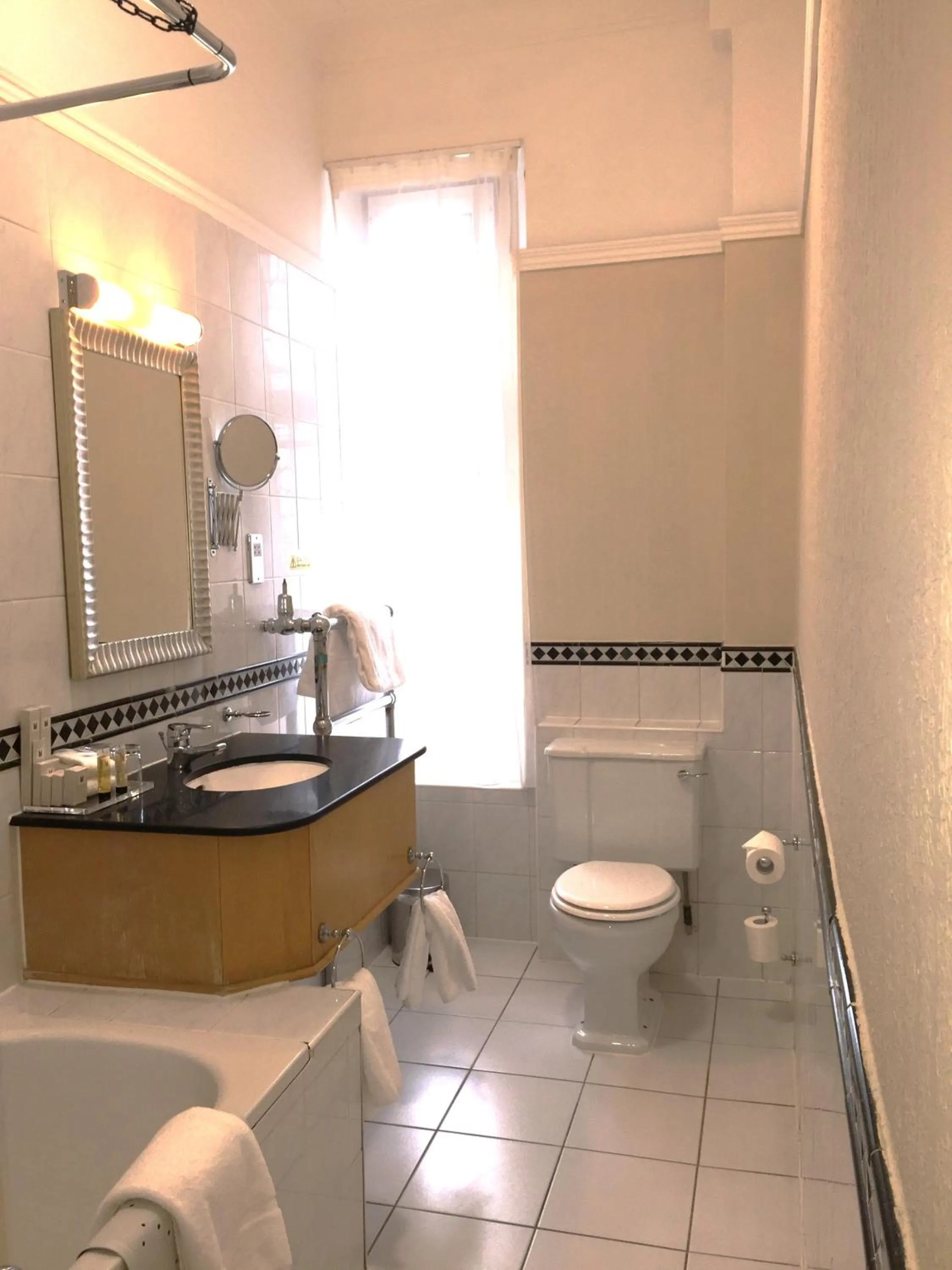 Bathroom in Millennium Hotel Glasgow