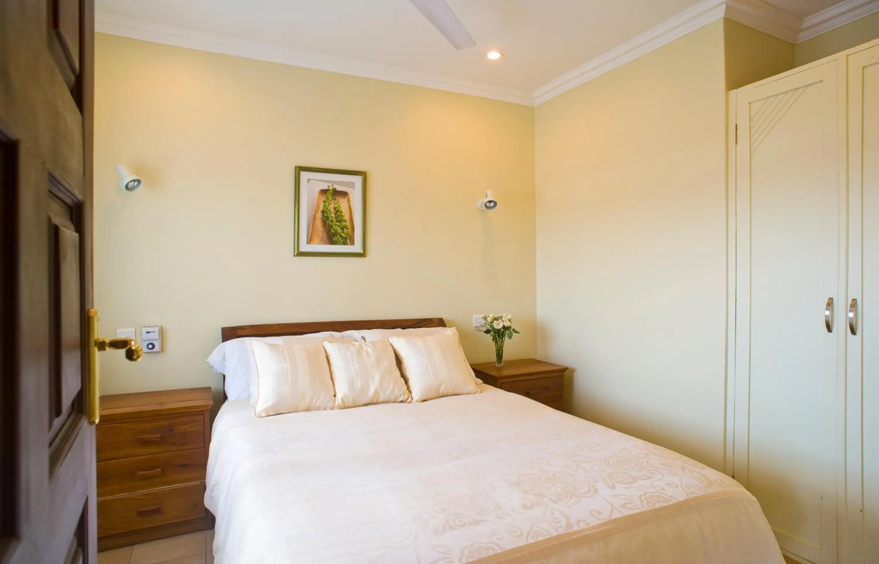 Bed in Shakespeare Court Serviced Apartments