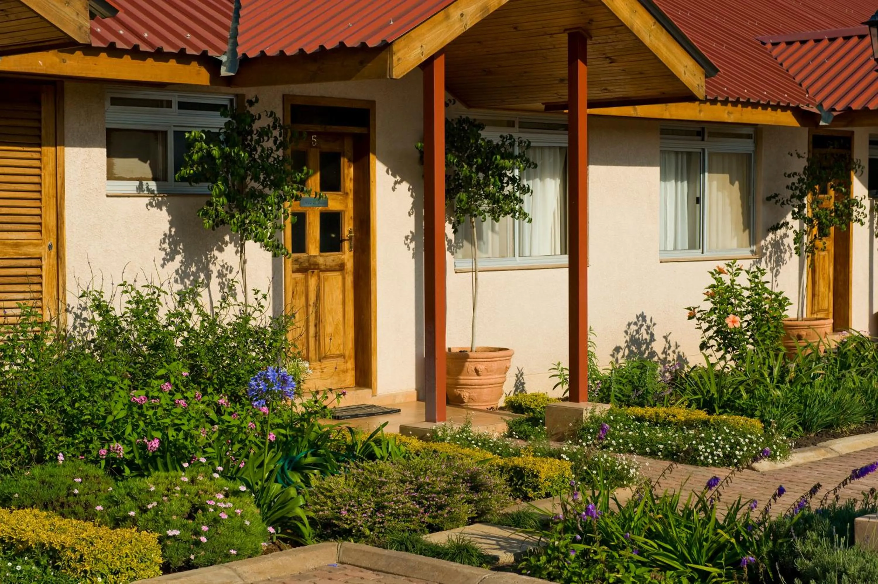 Property building in Shakespeare Court Serviced Apartments