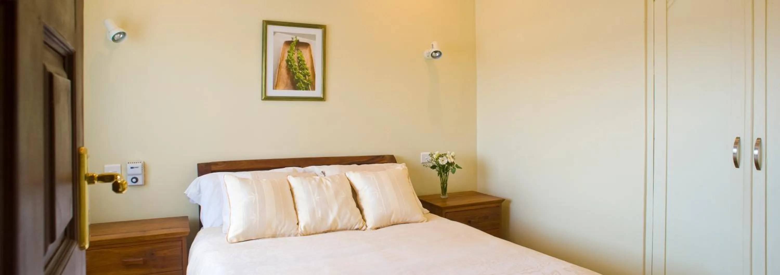 Photo of the whole room in Shakespeare Court Serviced Apartments