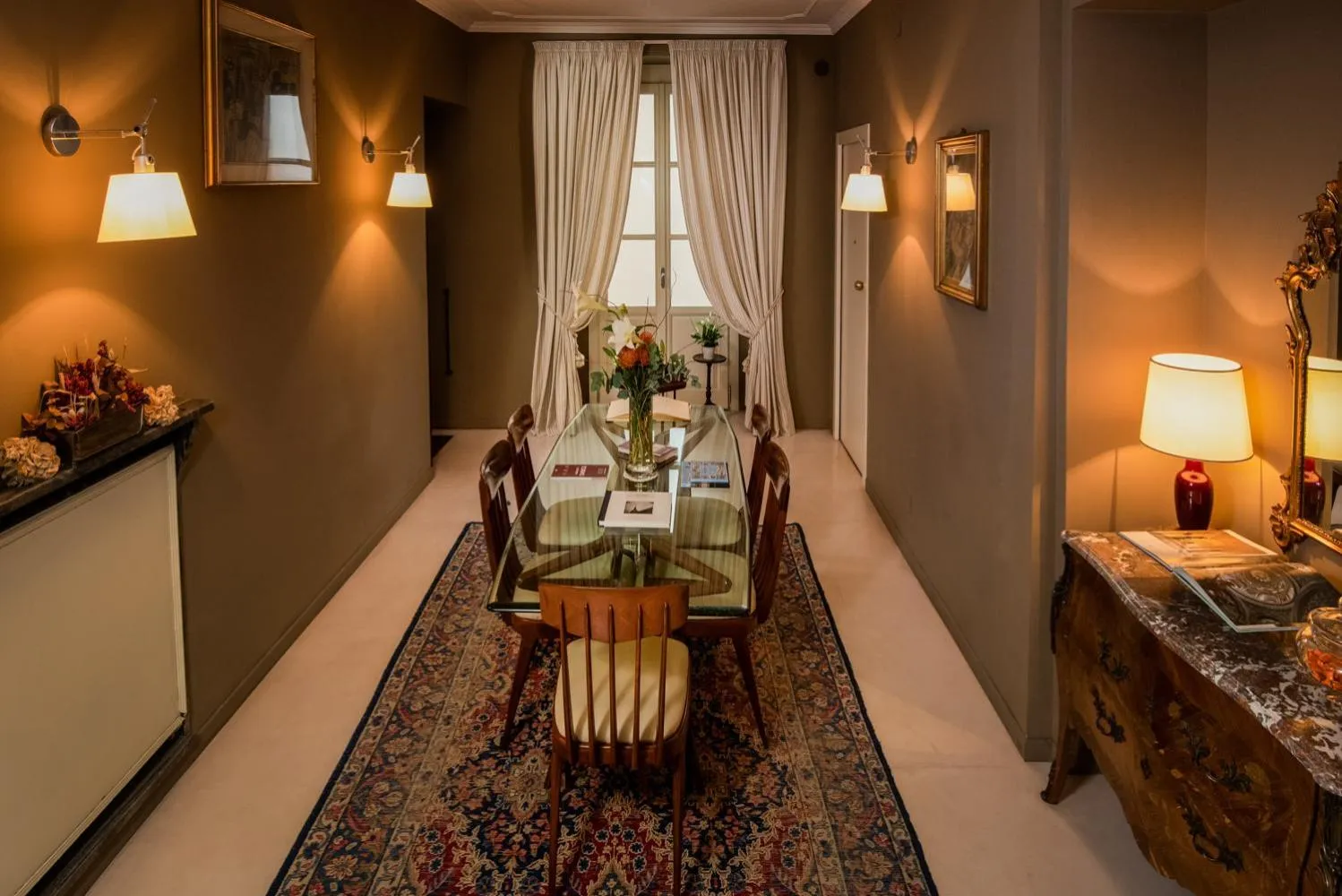 Seating area in Il Gioiellino