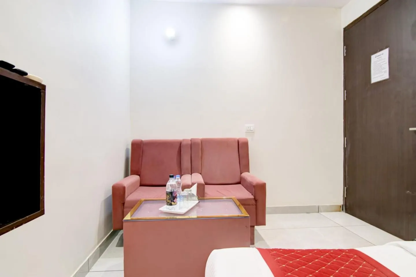 Bed in Hotel De Hocks Deluxe - New Delhi Railway Station