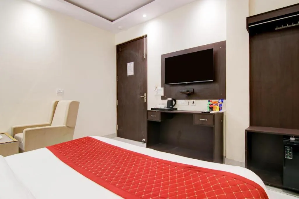 Bed in Hotel De Hocks Deluxe - New Delhi Railway Station